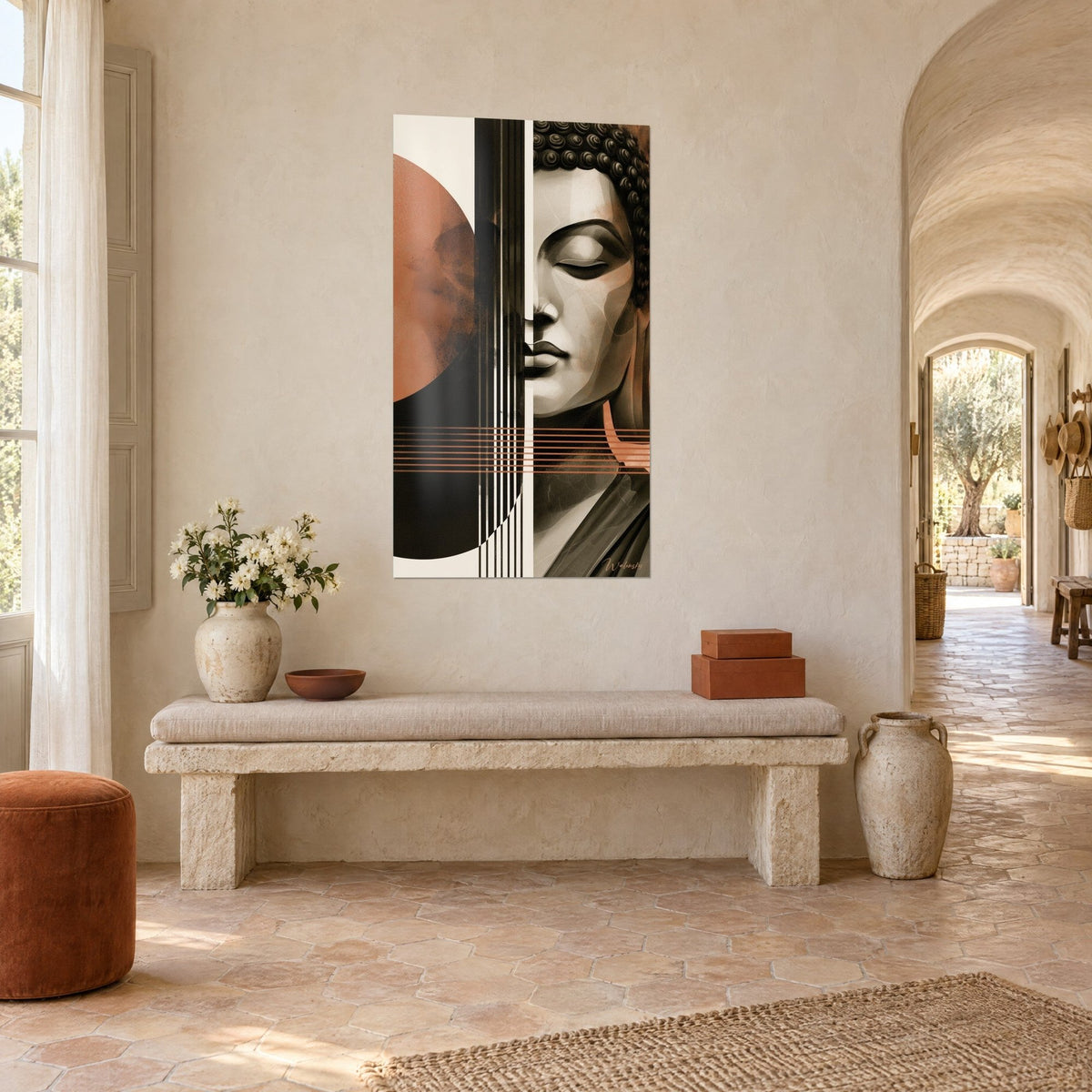 Tableau profil serein mi-ombre mi-ivoire, boucles noires et disque cuivré, accroché dans un couloir voûté d'un mas provençal