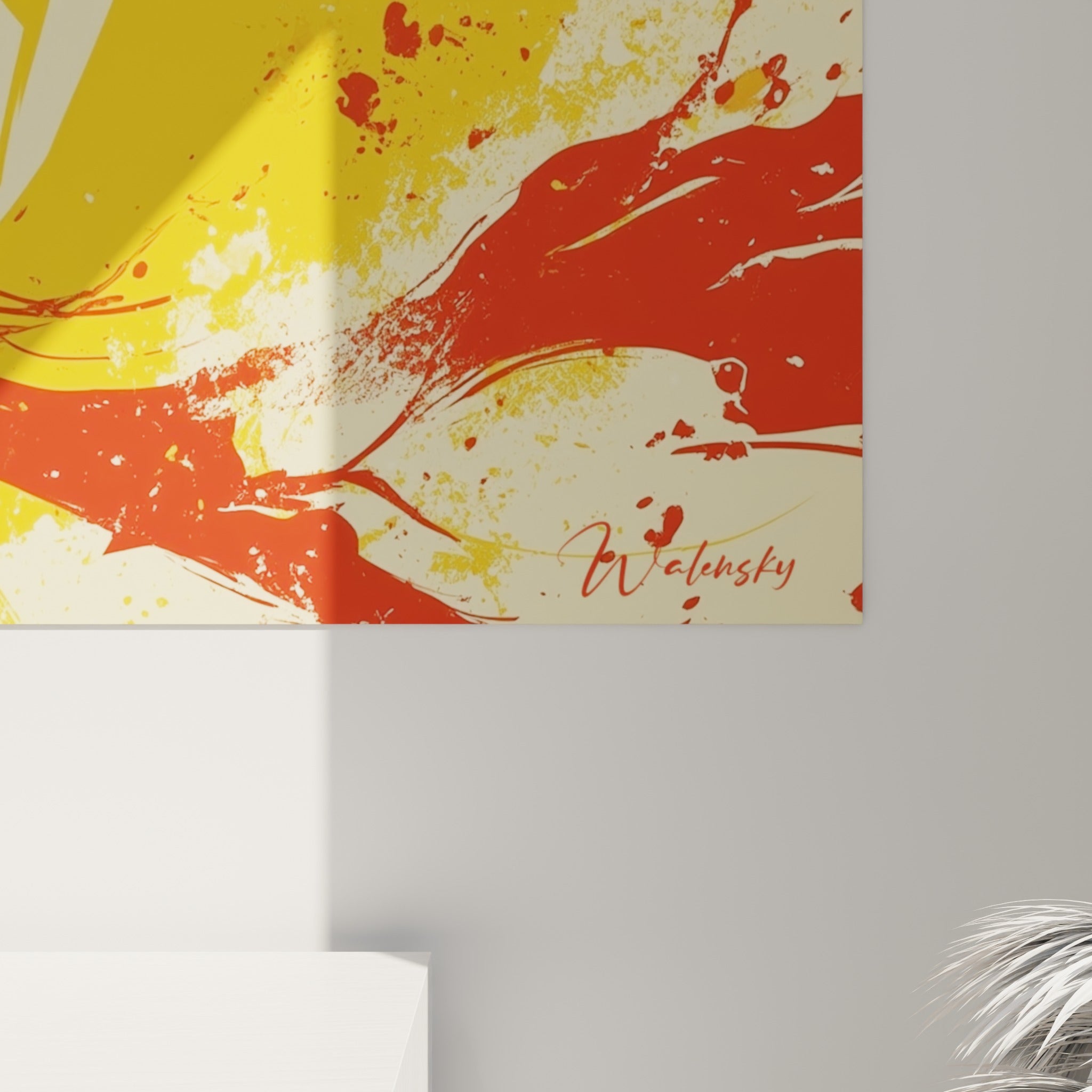 Détail des éclaboussures rouge vermillon et jaune safran sur le visage du Bouddha, texture graphique brillante