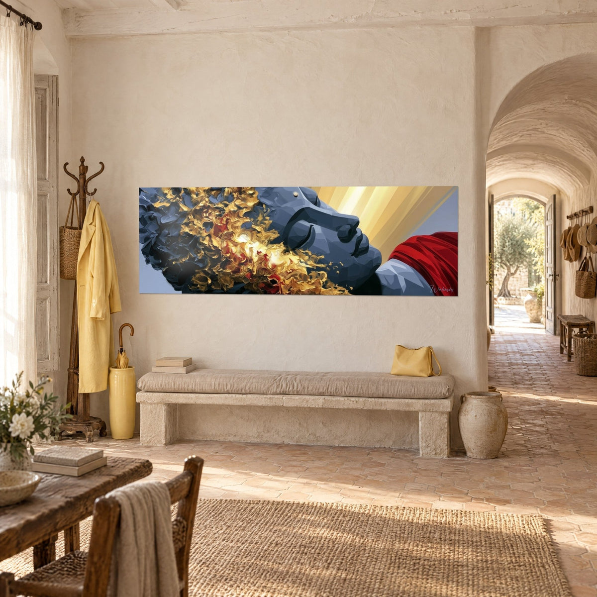 Quadro scultura del Buddha dormiente dai tratti blu acciaio, bagliori dorati e sciarpa rossa, muro intonacato e corridoio a volta del mas