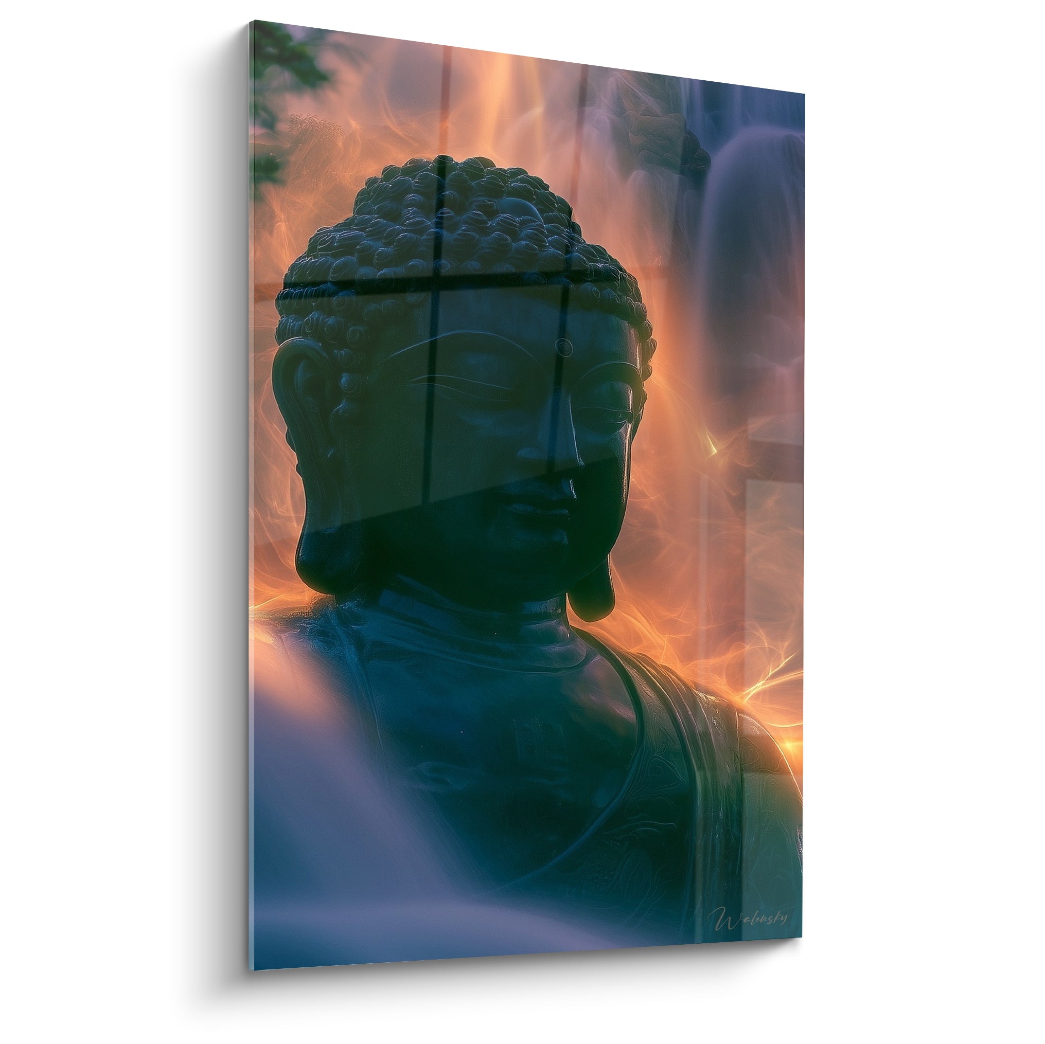 Bouddha au visage bleu nuit nimbé de flammes orangées, statue sereine en plein cadre