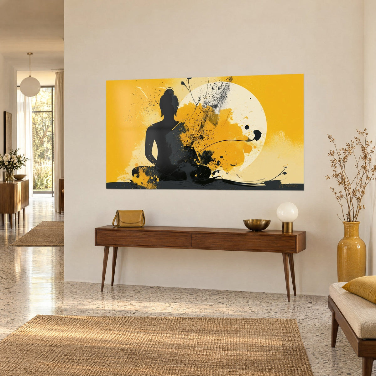 Tableau silhouette méditative noire sur fond jaune safran, grande lune ivoire et taches d'encre, sur un mur de maison années 50