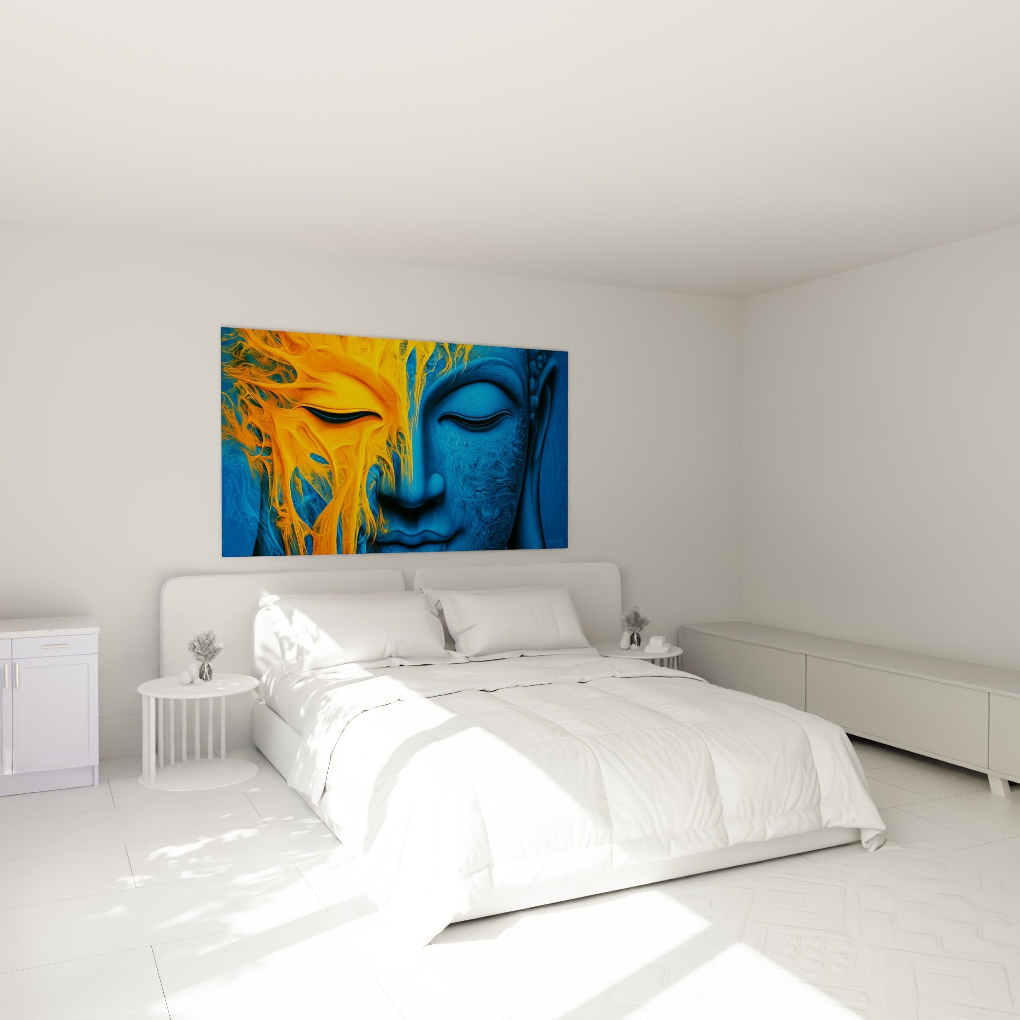 Sérénité bleue et dorée d'un visage de Bouddha mi-fondu, accrochée au-dessus d'un lit dans une chambre claire