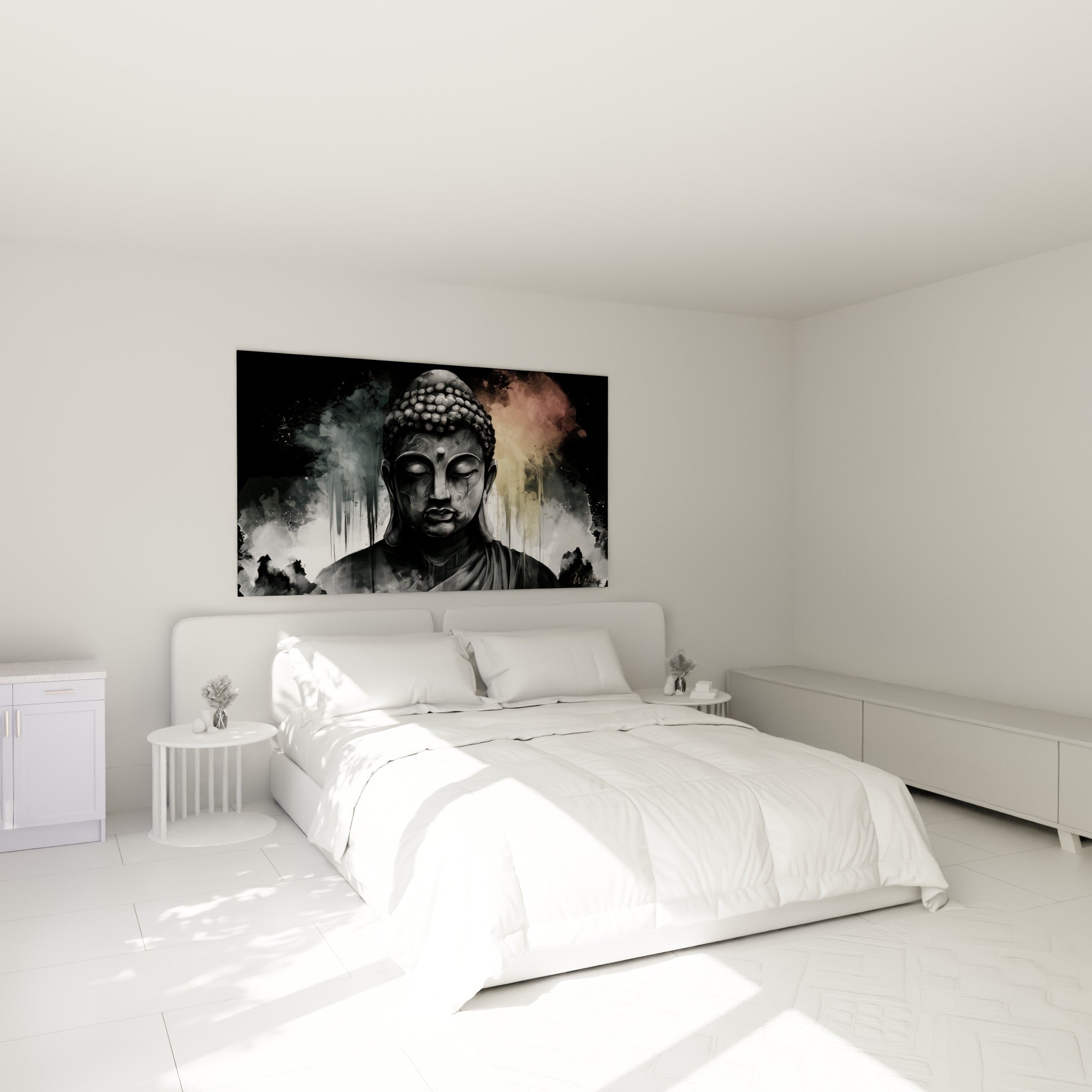 Visage serein du Bouddha en tons gris et ocre, accroché au-dessus d'un lit dans une chambre claire