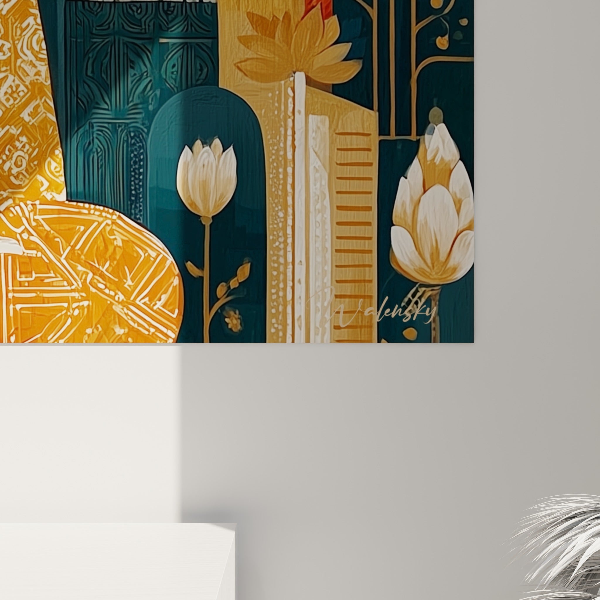 Détail des motifs géométriques dorés et des empâtements bleu pétrole sur la robe du Bouddha peint