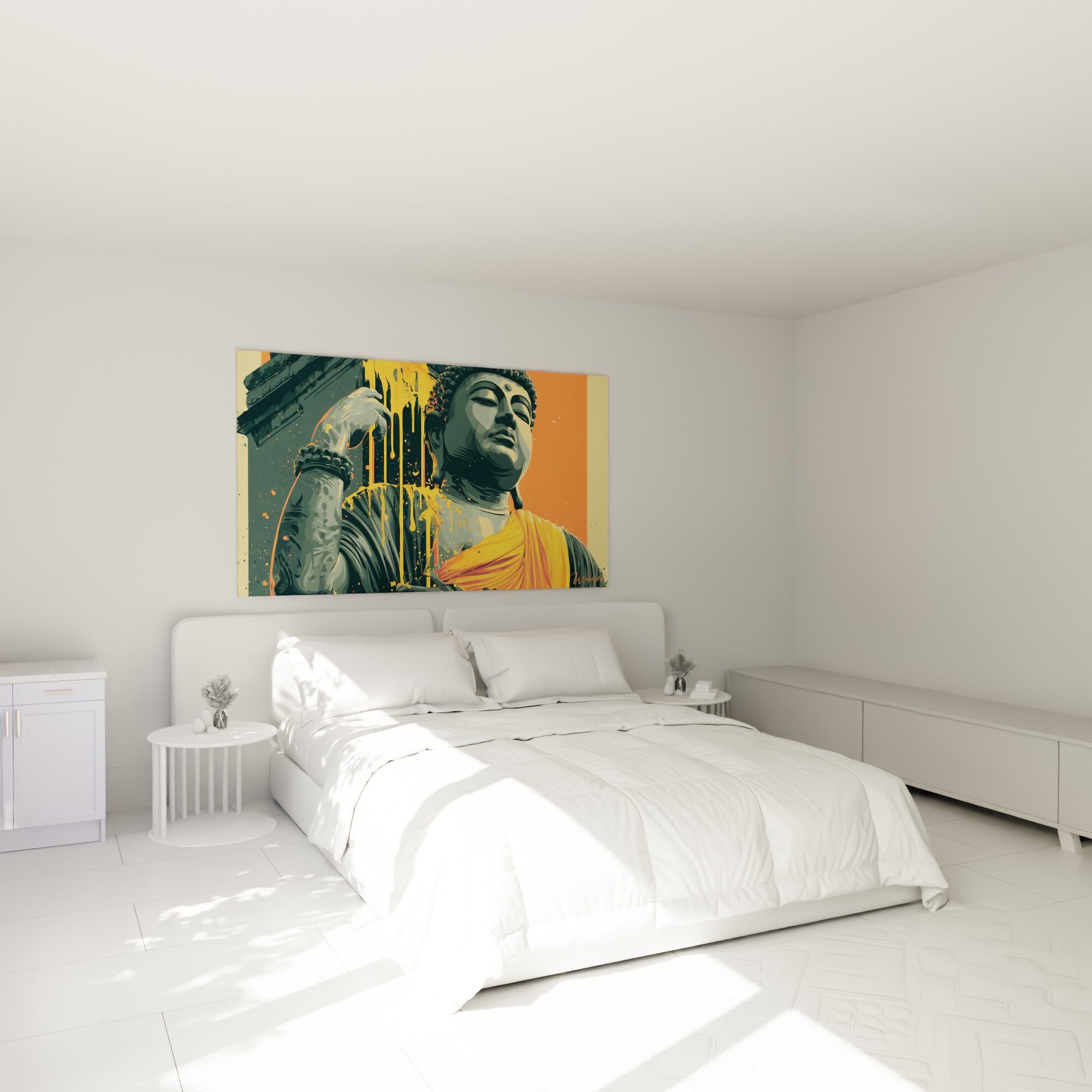Statue de Bouddha gris et orangé aux coulures dorées, accrochée au-dessus d'un lit dans une chambre claire