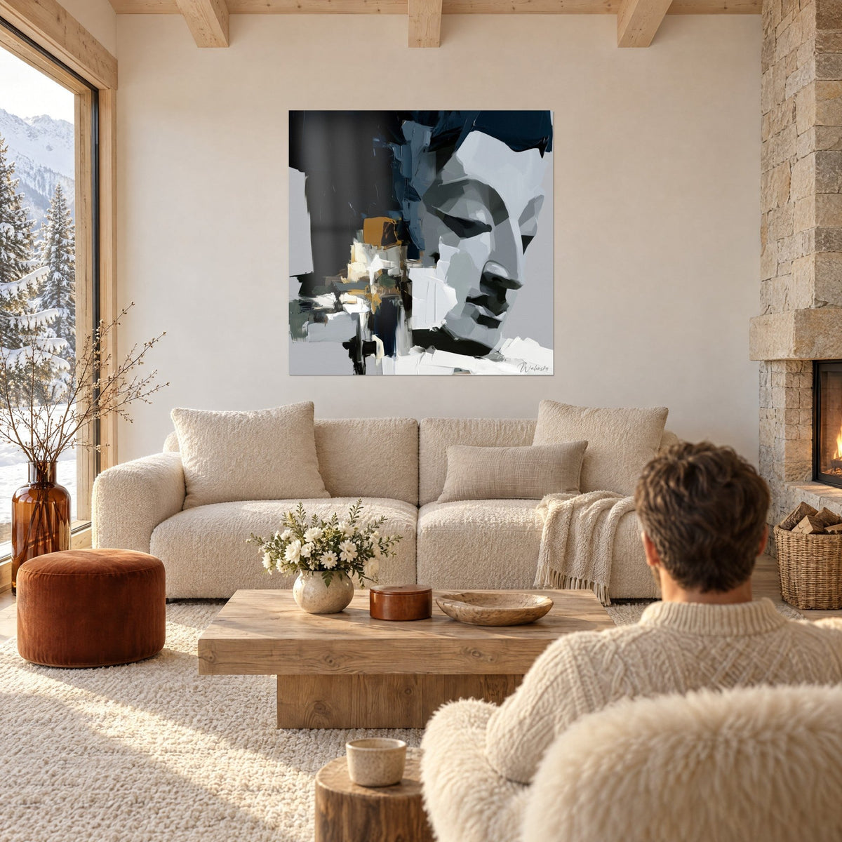 Tableau visage de Bouddha taillé en aplats gris perle et bleu marine, éclat ocre, au-dessus d'un canapé dans un salon lumineux