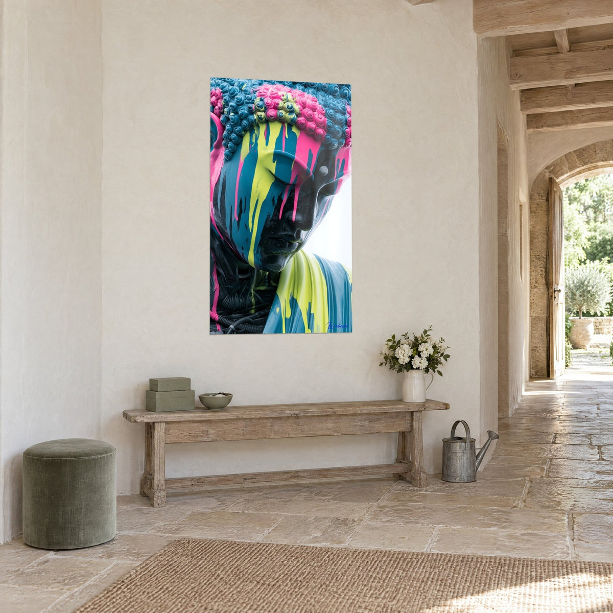 Quadro statua scura con colature giallo limone e rosa, drappeggio verde anice, appeso in un corridoio di pietra a volta