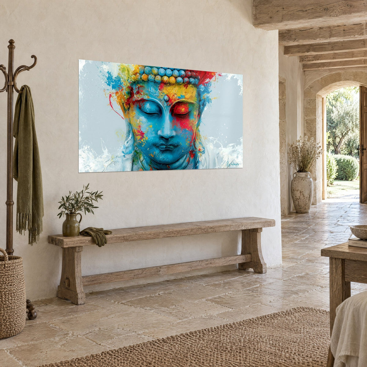 Quadro effigie serena blu ciano e rosso vermiglione, schizzi bianchi in basso, su un muro di pietra, vista di tre quarti