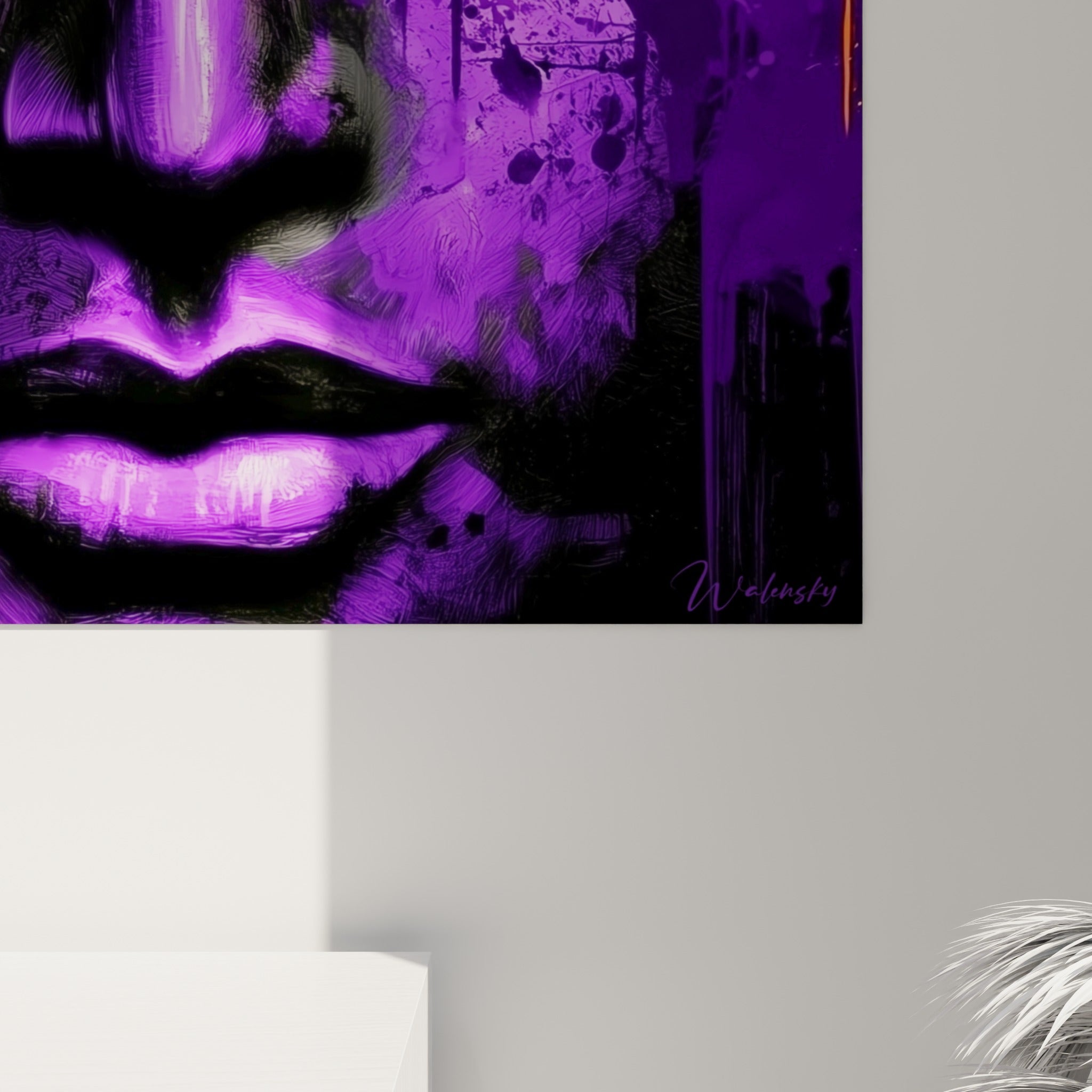 Matière épaisse du visage violet et coulures orange visibles de près sur cette toile de Bouddha