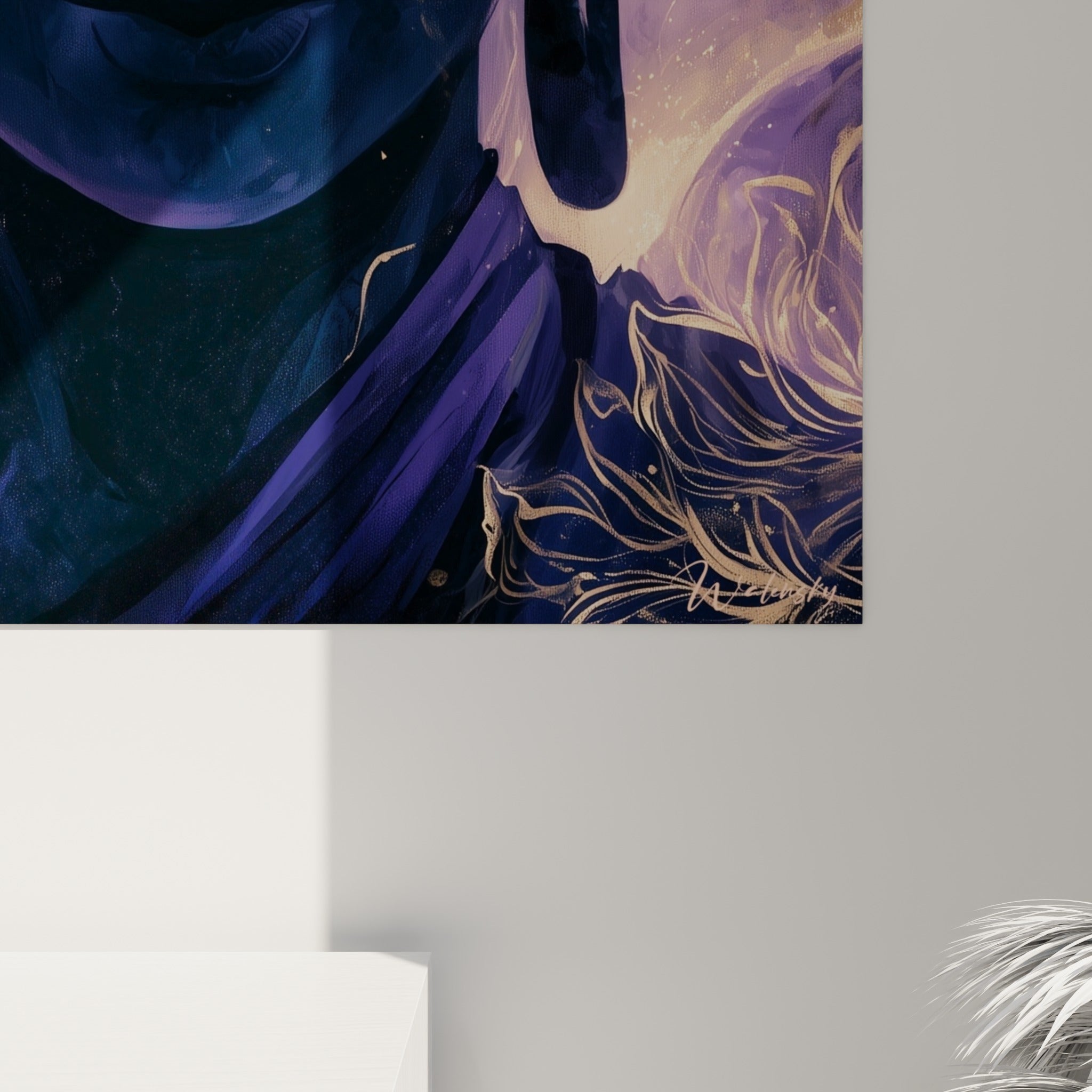 Coulures dorées et grain de peinture sur fond violet profond, matière fluide de l'impression du Bouddha