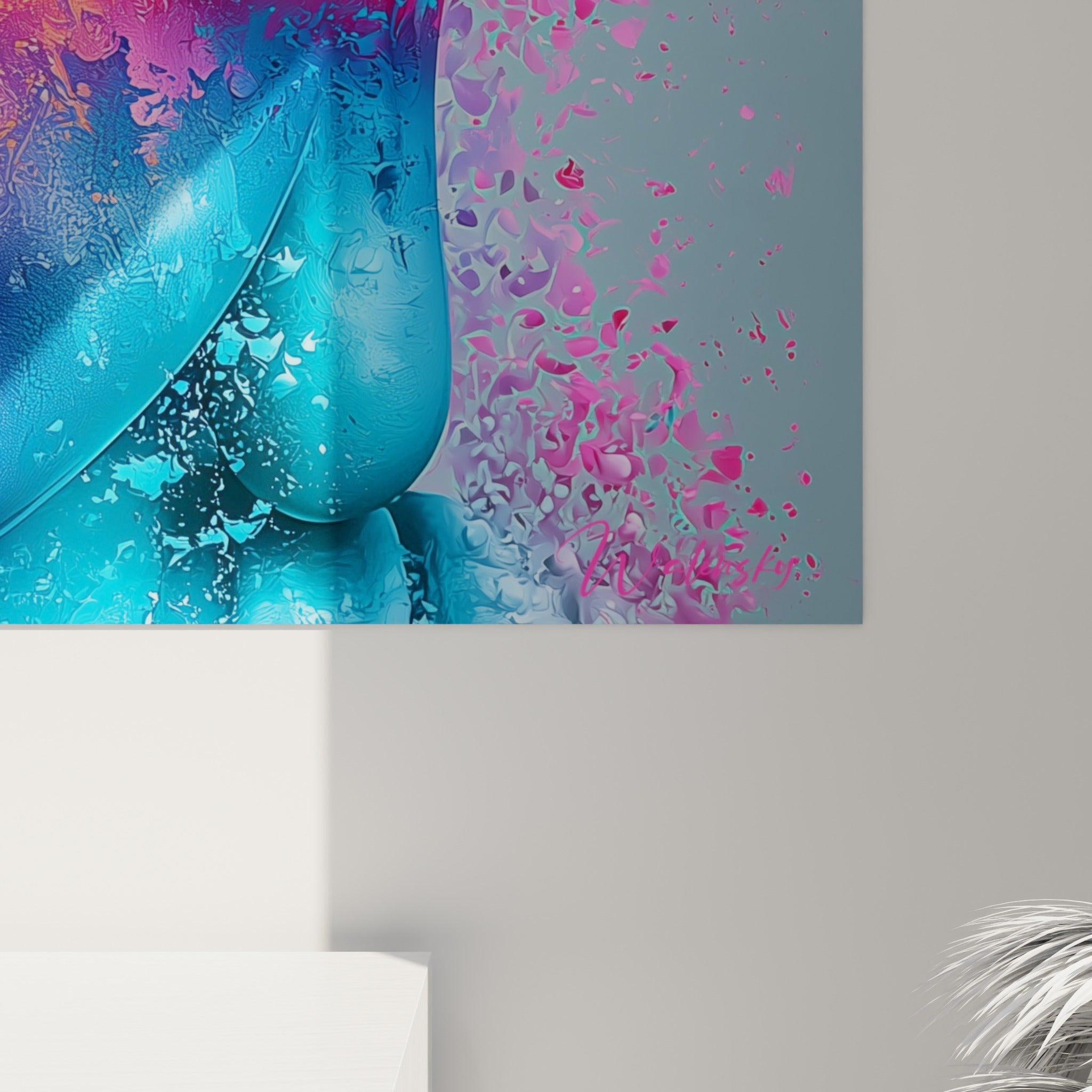 Détail des particules bleues et fuchsia du visage de Bouddha, texture granuleuse et empâtements colorés
