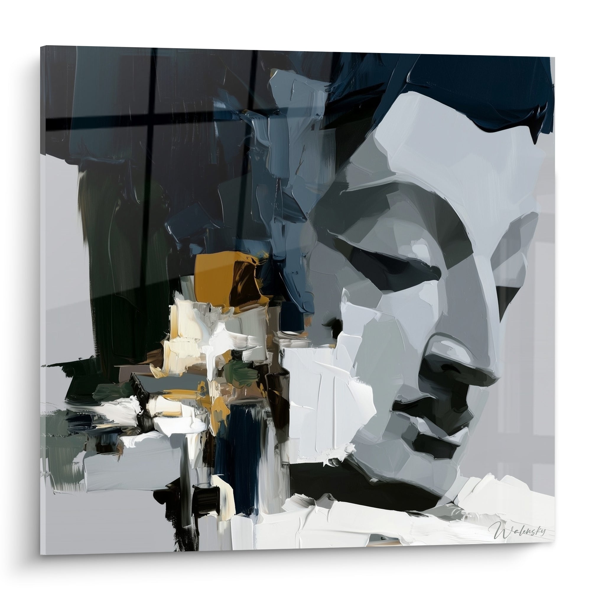 Bouddha au visage gris et blanc fragmenté sur fond bleu marine et touches ocre en gros plan