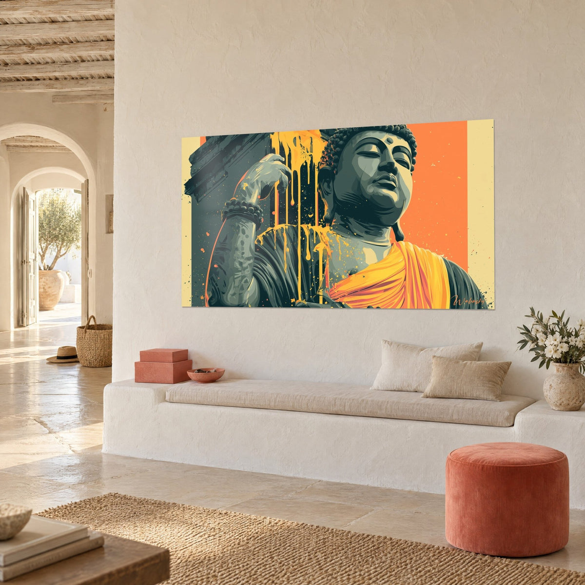 Tableau visage serein du Bouddha gris sombre, coulées jaune safran sur fond orange, vu de trois-quarts dans une maison claire