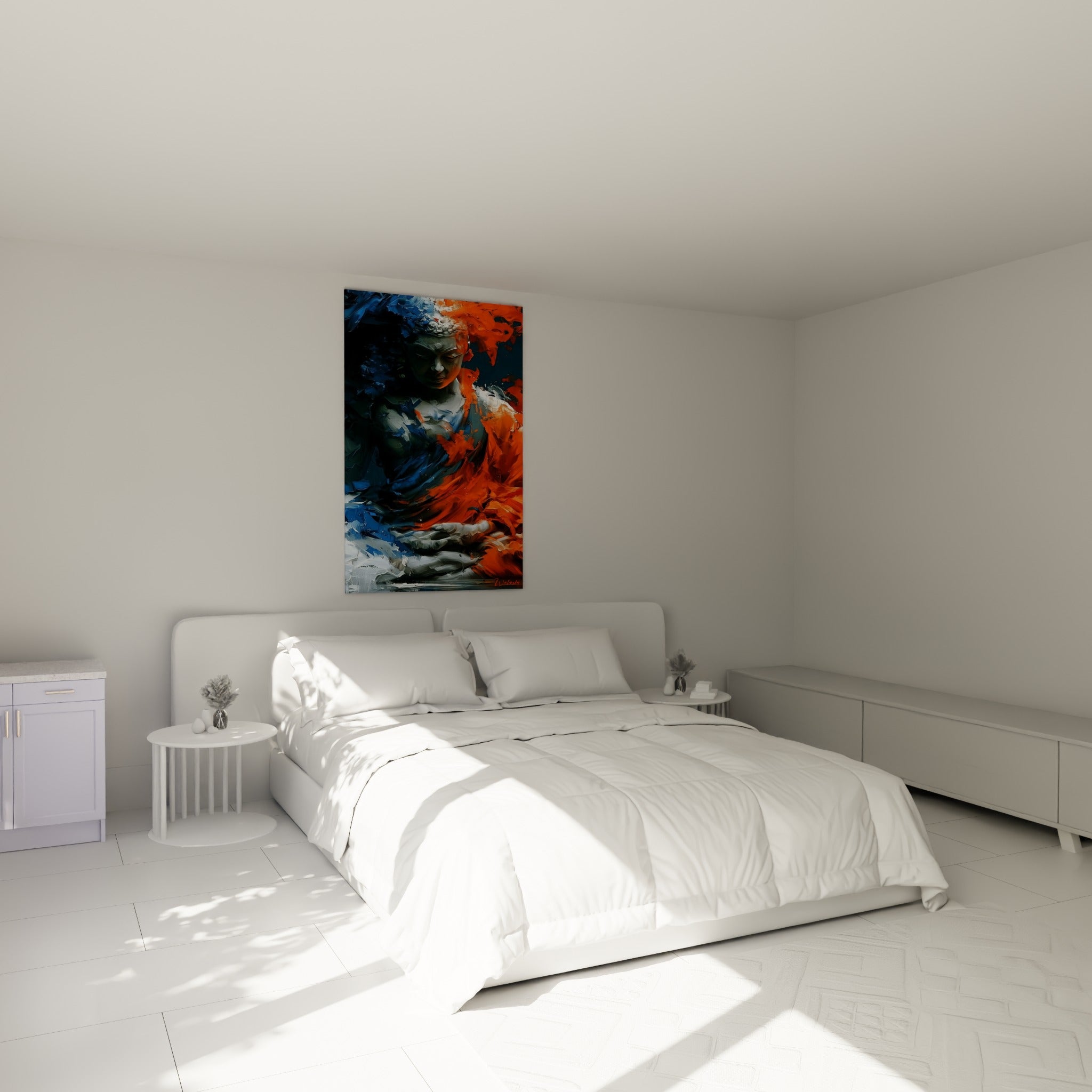 Silhouette méditative de Bouddha aux teintes orange et bleu marine, au-dessus d'un lit dans une chambre claire.