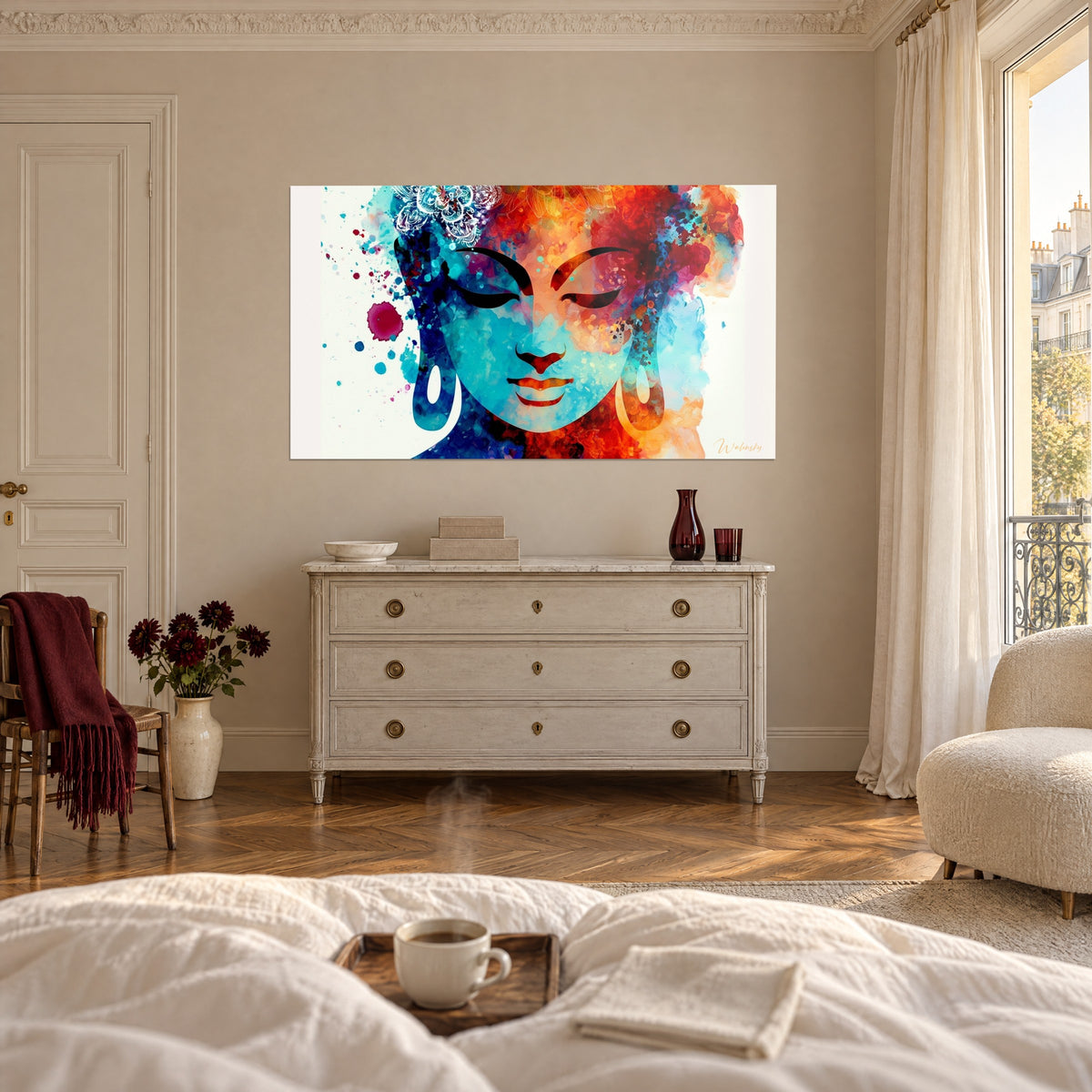 Schilderij boeddhistische effigie in turquoise en rode wassing, witte bloem gegraveerd op het voorhoofd, boven een bed in een lichte slaapkamer