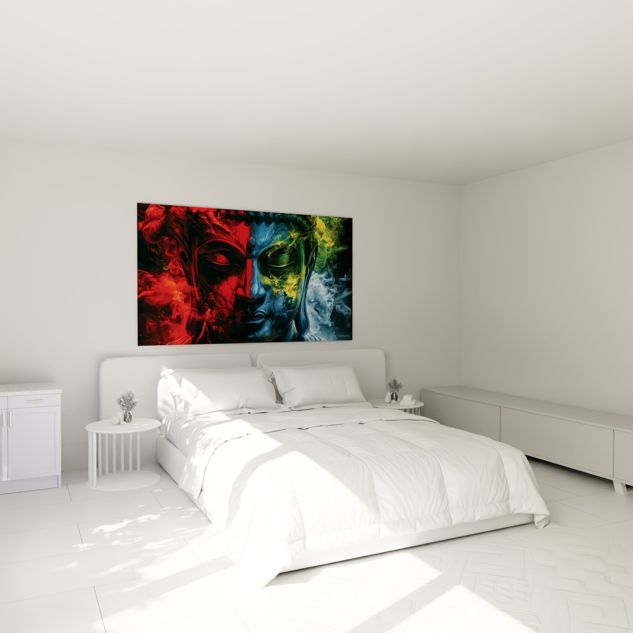 Sérénité du Bouddha rouge et bleu marine accrochée au-dessus d'un lit dans une chambre claire