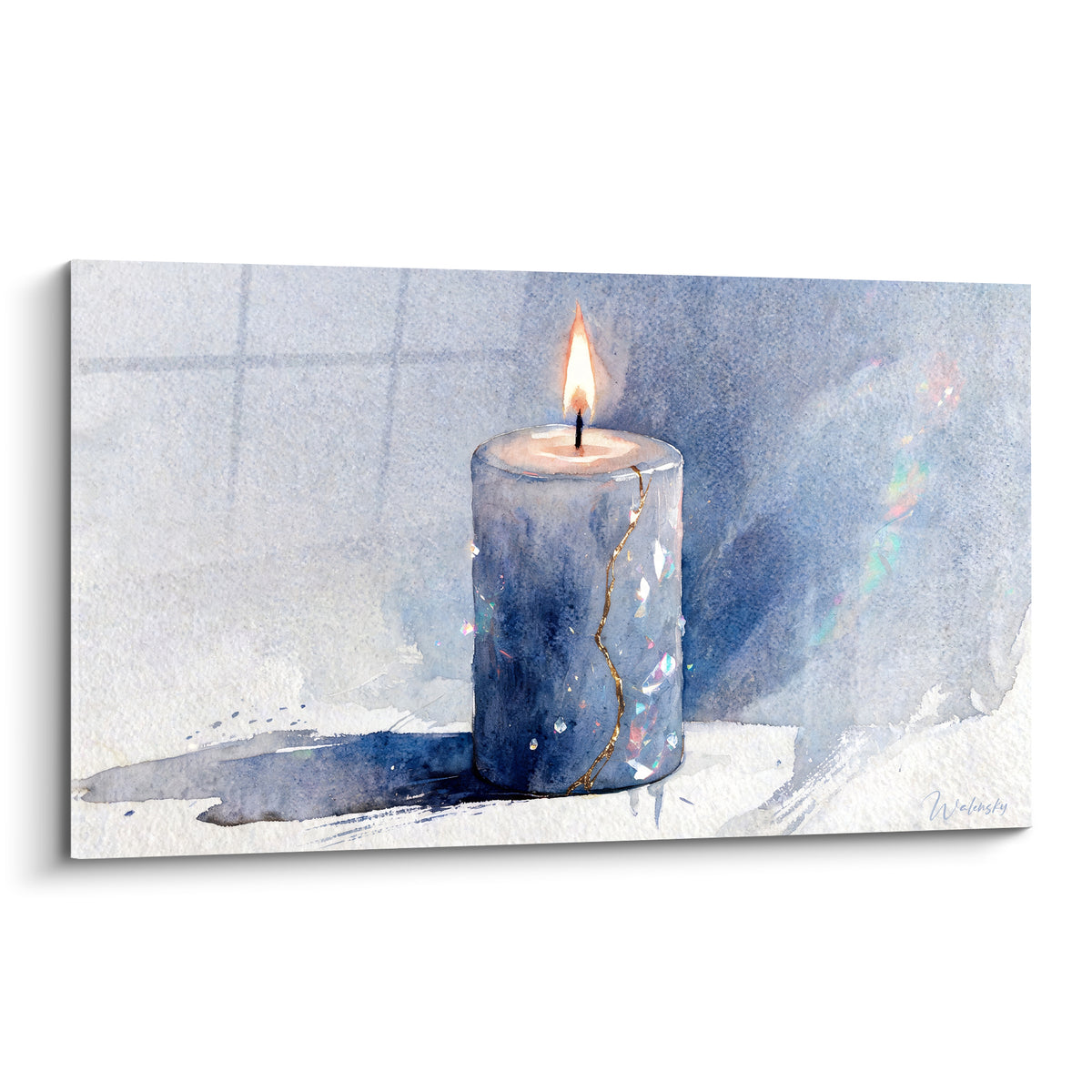 Bougie bleu marine fissurée d'or, flamme orangée vive, aquarelle sur fond gris pâle