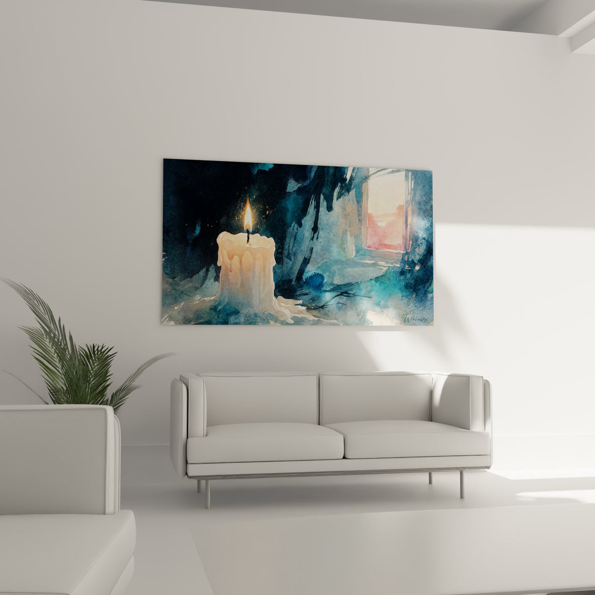Cire fondue sur bougie dorée entourée de bleu marine profond, au-dessus d'un canapé dans un salon lumineux