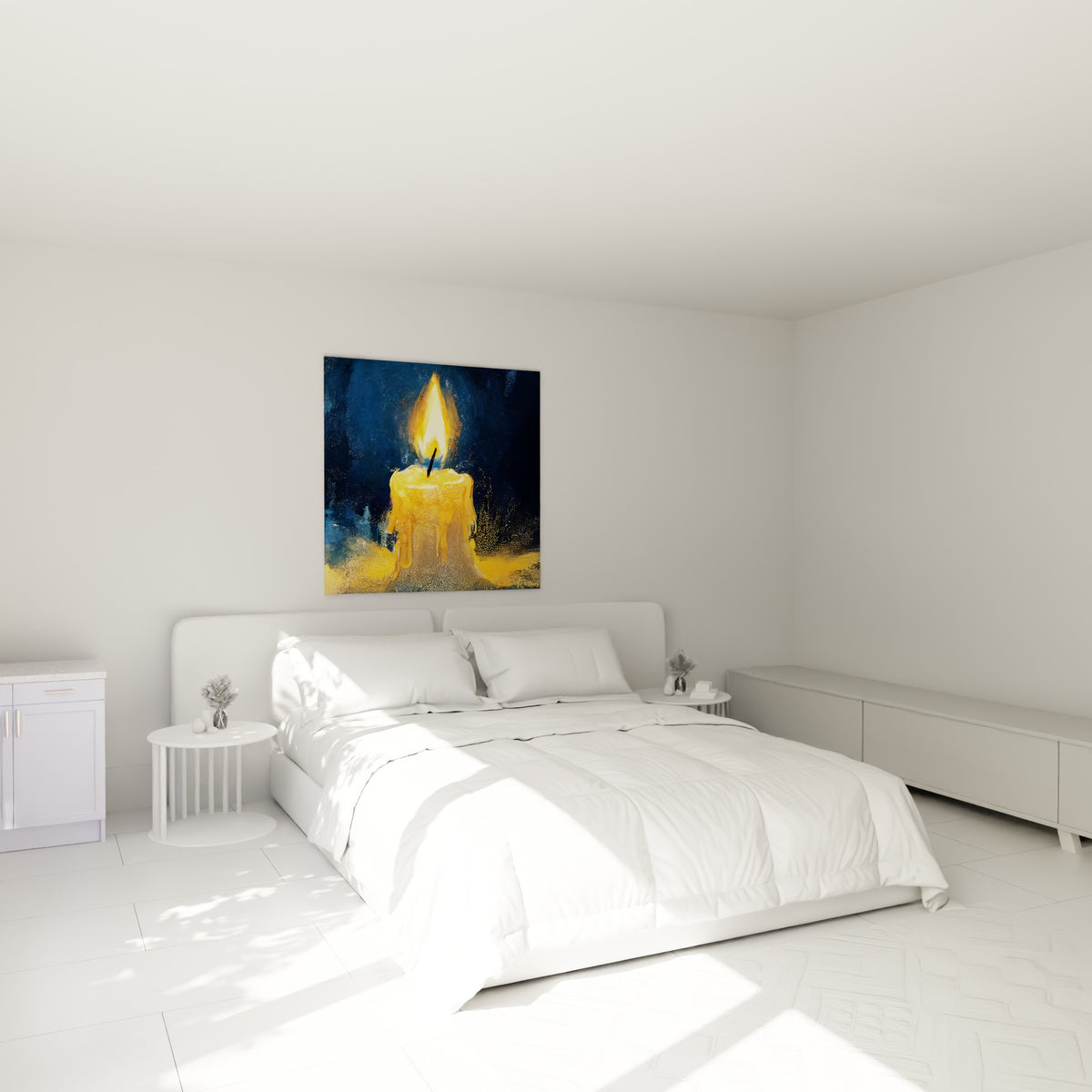 Flamme dorée et cire jaune coulante peintes sur fond bleu marine, au-dessus d'un lit dans une chambre claire