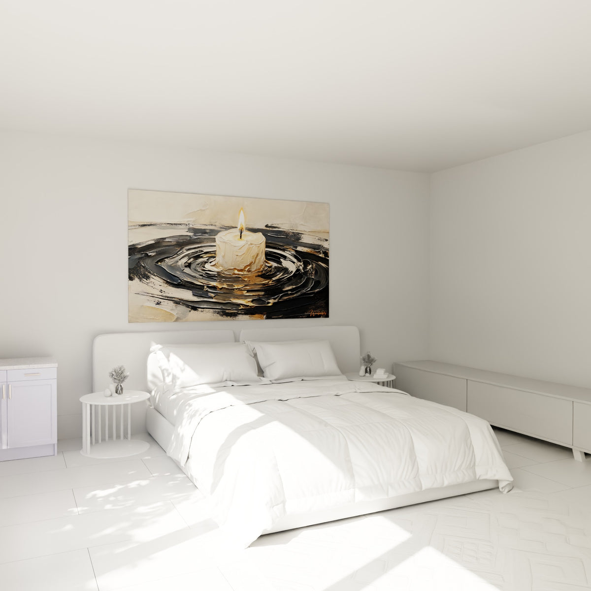 Flamme dorée et cire ivoire tourbillonnant dans l'anthracite, au-dessus d'un lit dans une chambre claire