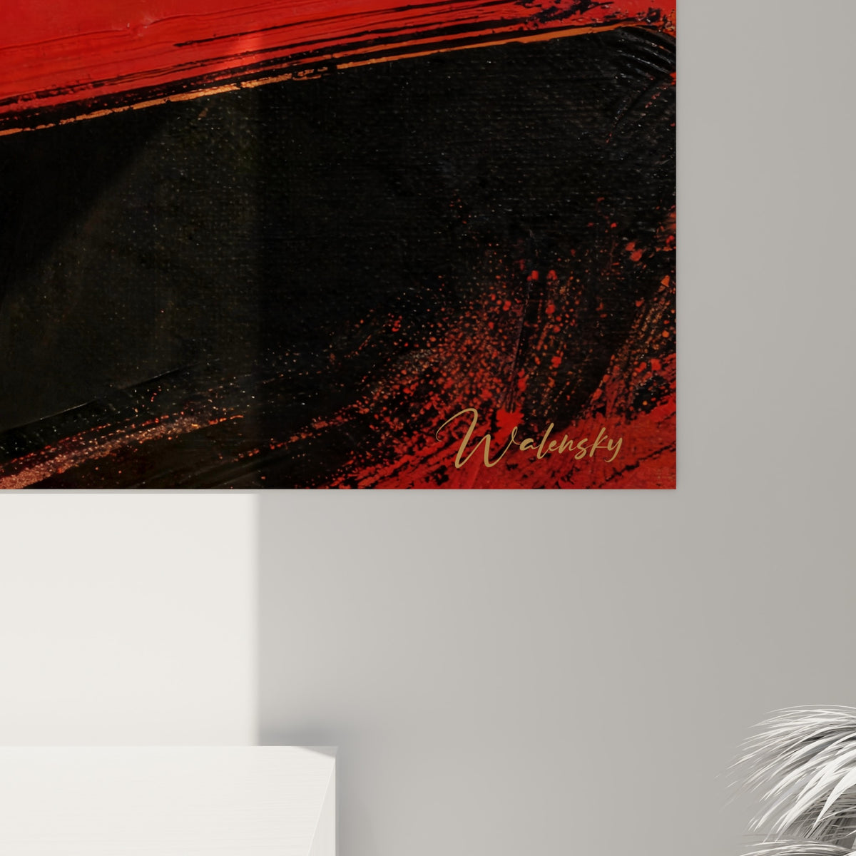 Empâtements dorés et coulures noires visibles de près sur la toile de la bougie rouge et anthracite