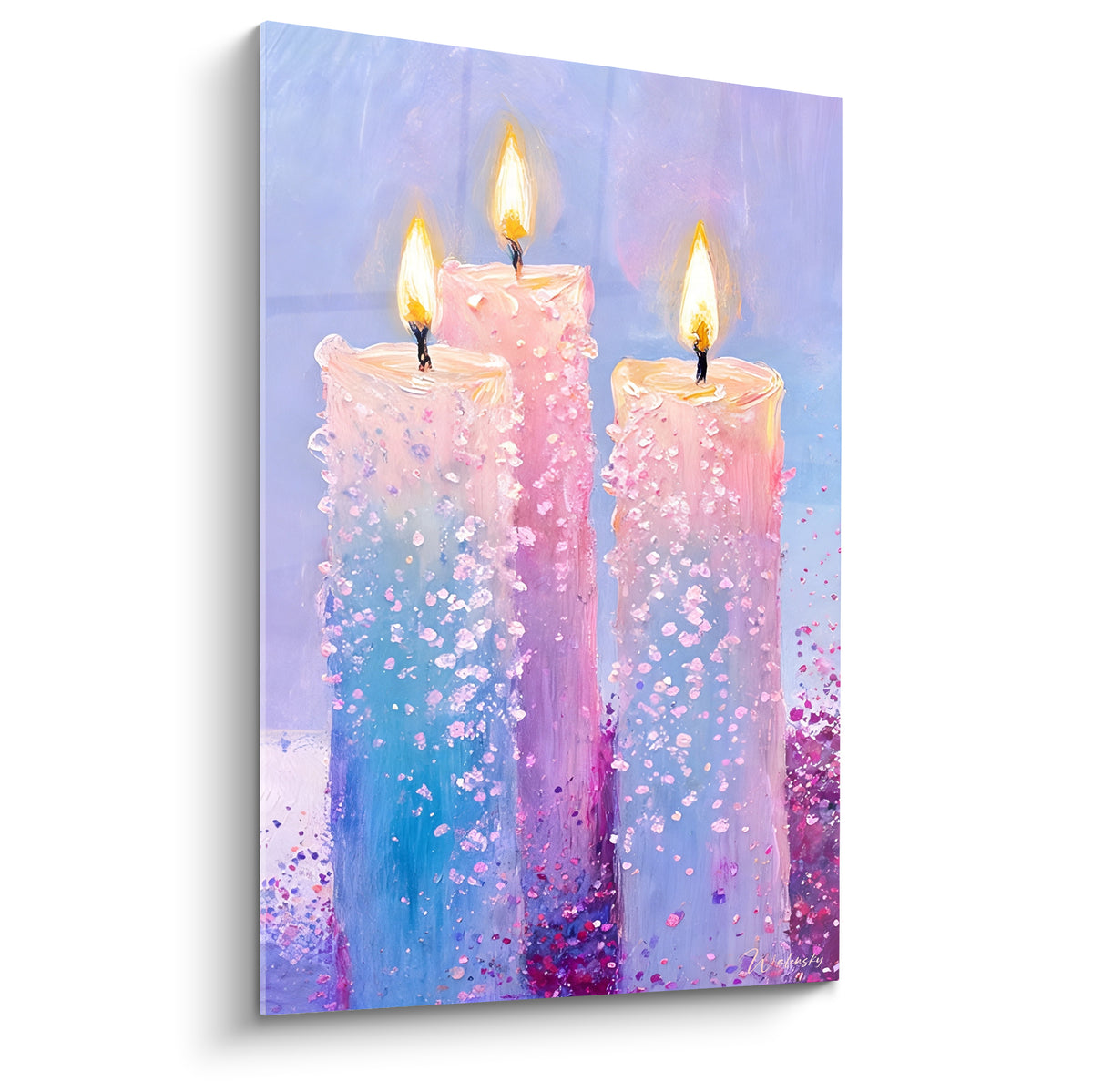 Trois bougies aux teintes rose et bleu pastel, flammes dorées, texture mouchetée peinte en gros plan