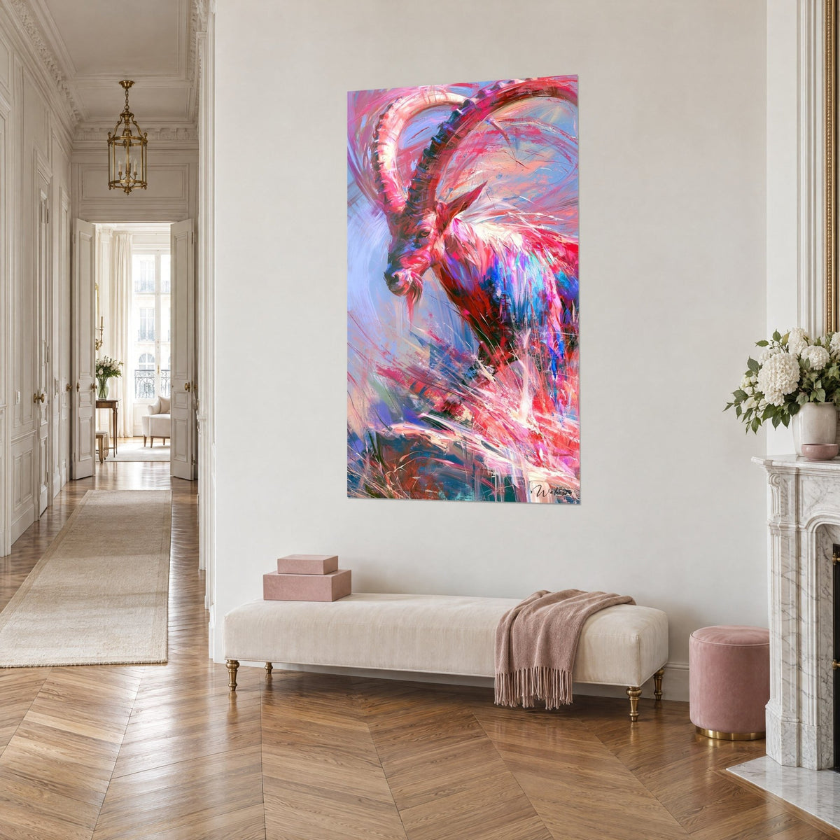 Cuadro cabra montés salvaje con pinceladas magenta y lavanda, vista de tres cuartos en un pasillo estilo haussmanniano
