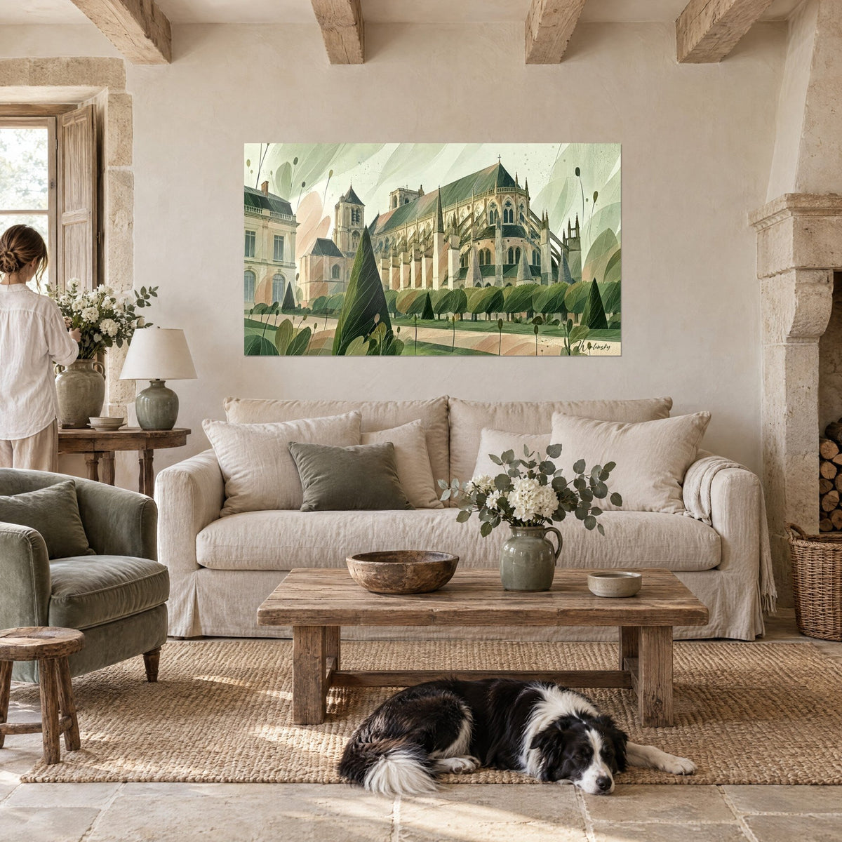 Tableau cathédrale gothique aux arcs-boutants ocre et verts, deux personnes de dos et un collie, au-dessus d'un canapé dans un salon lumineux