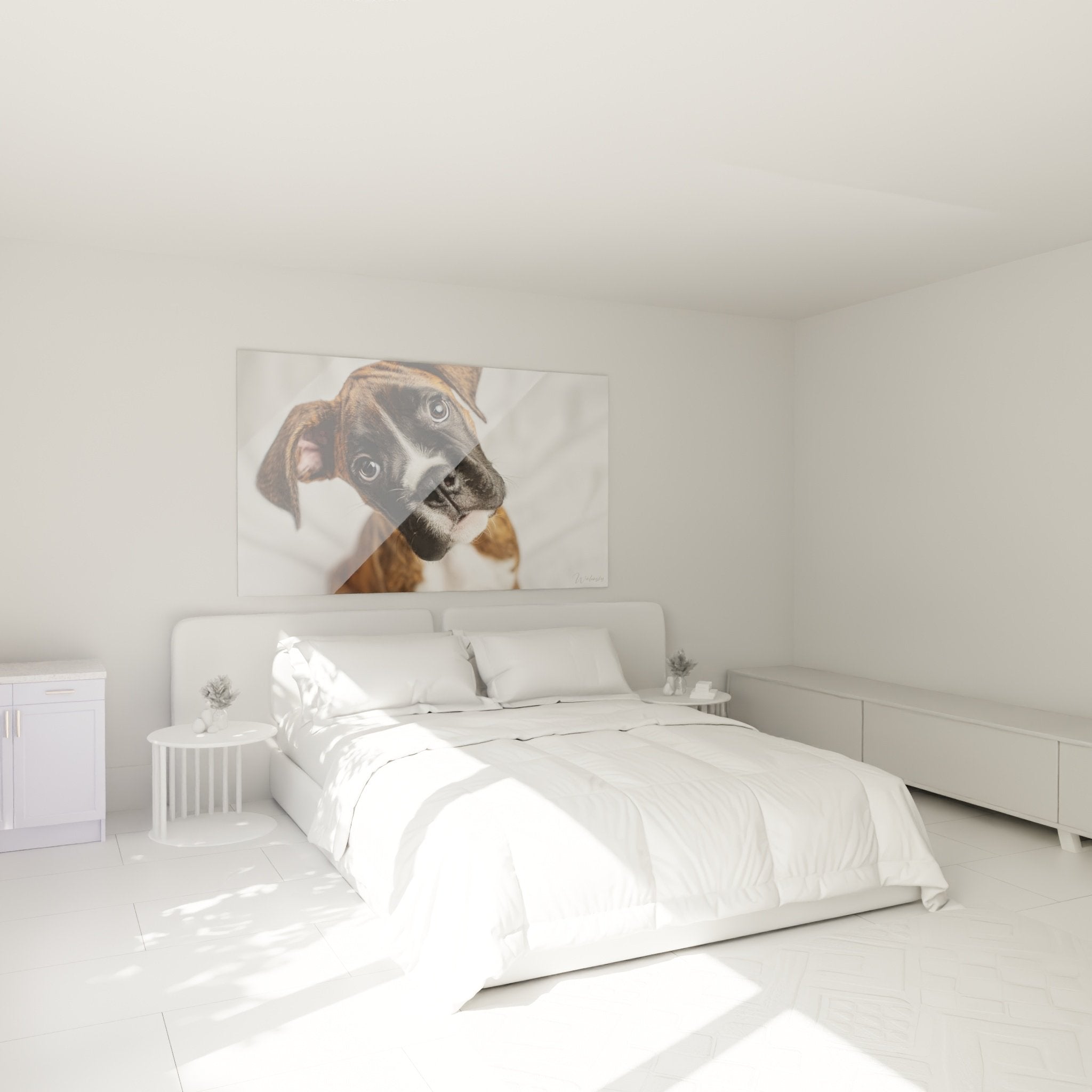 Boxerhund-Porträt-Kunstdruck an der Wand in einem modernen Schlafzimmer mit neutralen Tönen eingerichtet