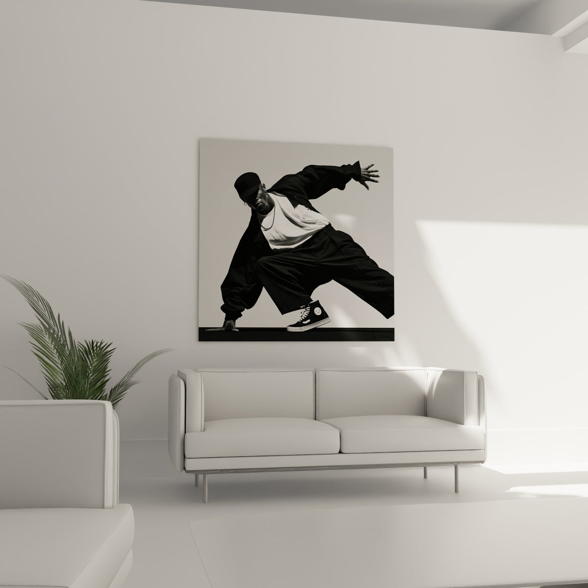Silhouette de danseur anthracite et blanc accrochée au-dessus d'un canapé dans un salon lumineux