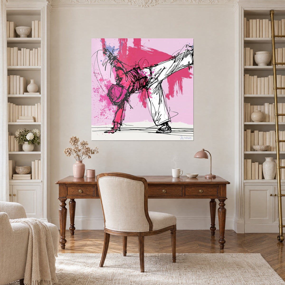 Tableau danse urbaine au croquis nerveux noir, aplats framboise et blanc, accroché entre deux bibliothèques au-dessus d'un bureau en bois