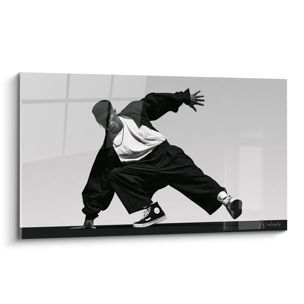 Tableau Danseur noir et blanc casquette inclinée jambe tendue - Reflet de fenêtre au sol - Edition Breakdance