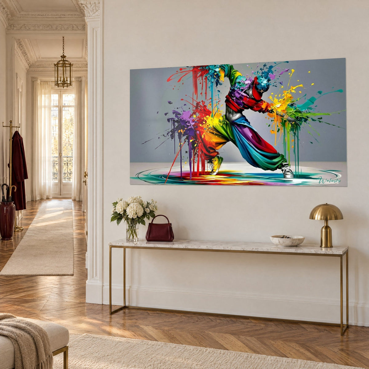 Tableau breakdanceur en pantalon sarouel vert et turquoise, flaques jaunes et rouges sous ses baskets, vu en trois-quarts dans l'entrée