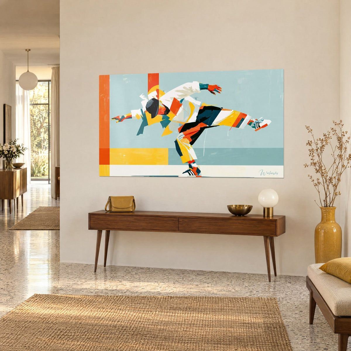 Quadro di ballerino hip-hop sospeso in aria, gamba tesa, sneakers con strisce nere, campiture arancioni e gialle, consolle in legno, vista a tre quarti