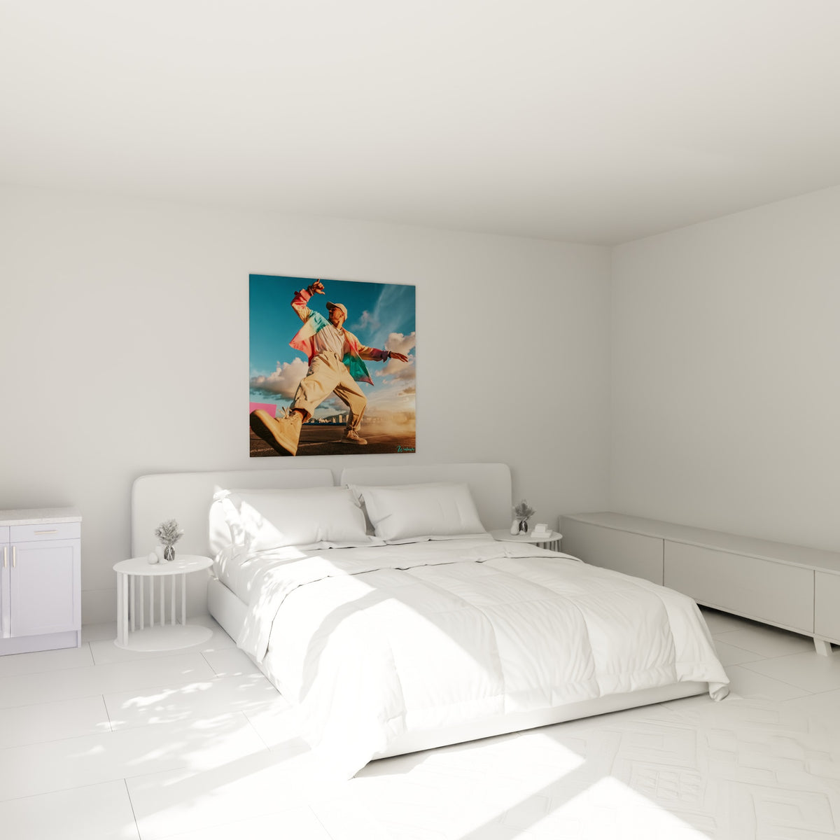 Breakdance capté en plein saut, ciel bleu et chemise corail, au-dessus d'un lit dans une chambre claire