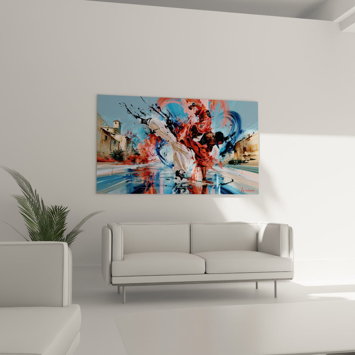 Figure de breakdance rouge fauve suspendue sur fond bleu éclaté, au-dessus d'un canapé dans un salon lumineux