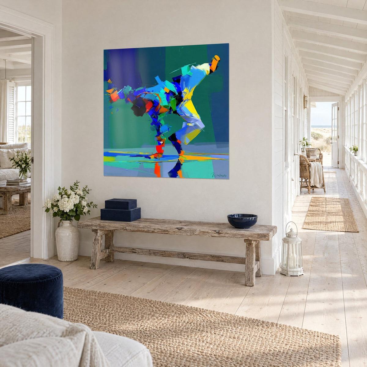 Cuadro de un bailarín de hip-hop en equilibrio, kimono azul cielo y toques turquesa sobre fondo verde, en el pasillo de una casa junto al mar