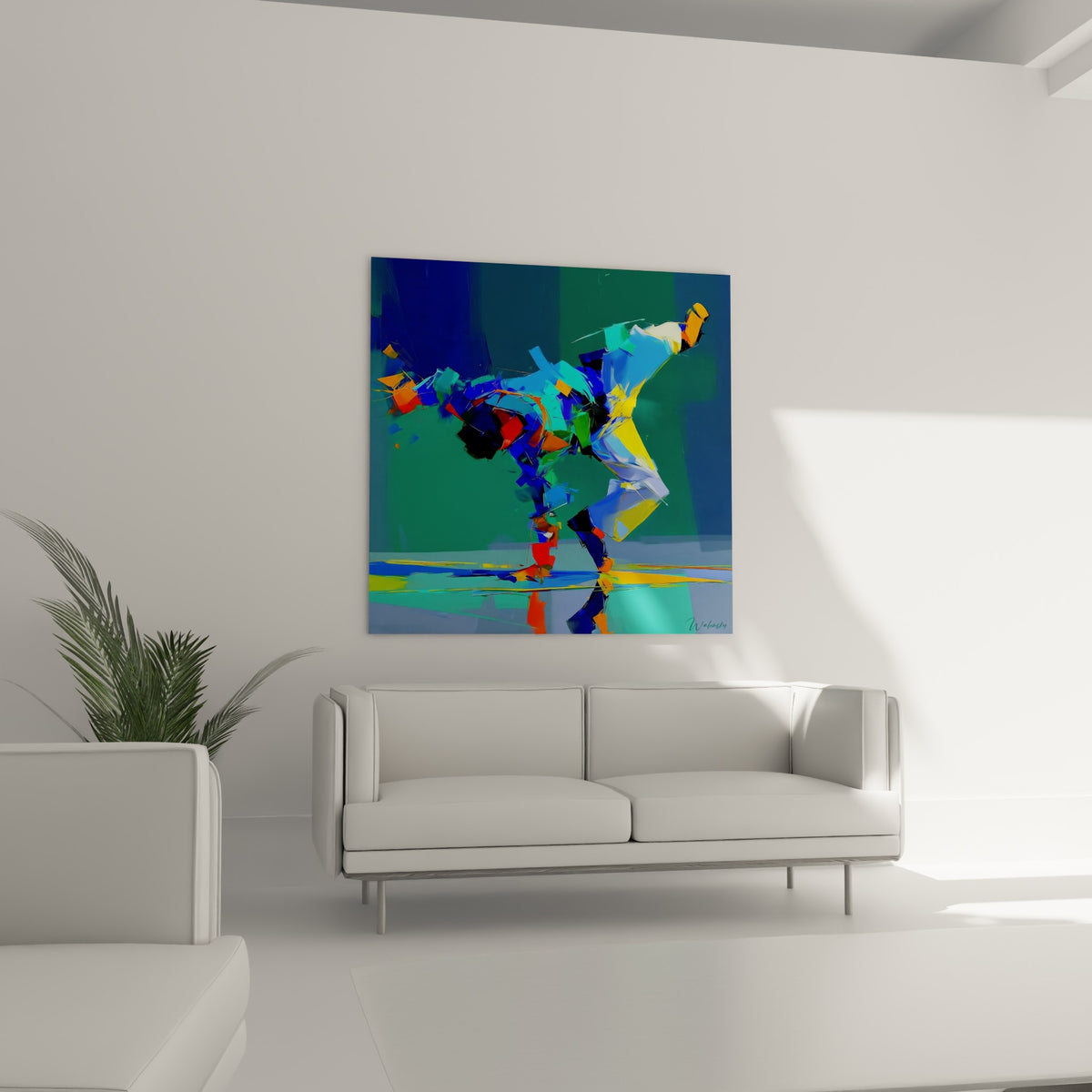 Silhouette de danseur fragmentée en bleu et rouge profond au-dessus d'un canapé dans un salon lumineux