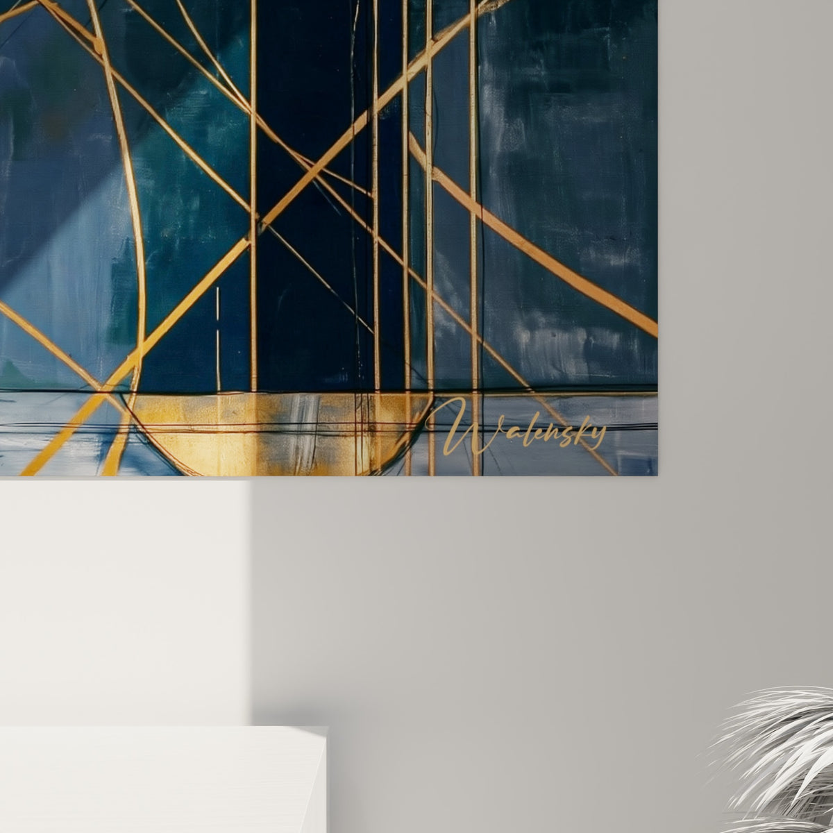 Grain de la toile révélant les empâtements dorés et le drapé bleu marine du tissu