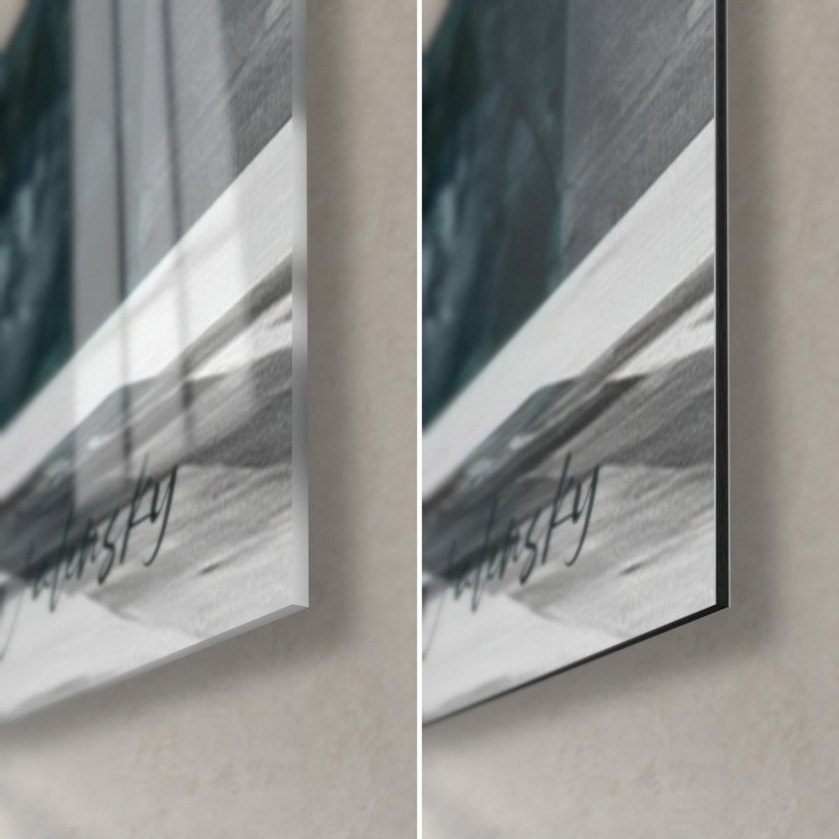 Schilderij acrobaat in balans op één hand, blote voet op de tenen, rechtsonder: glanzend glas met reflecties links, mat zwart Dibond rechts