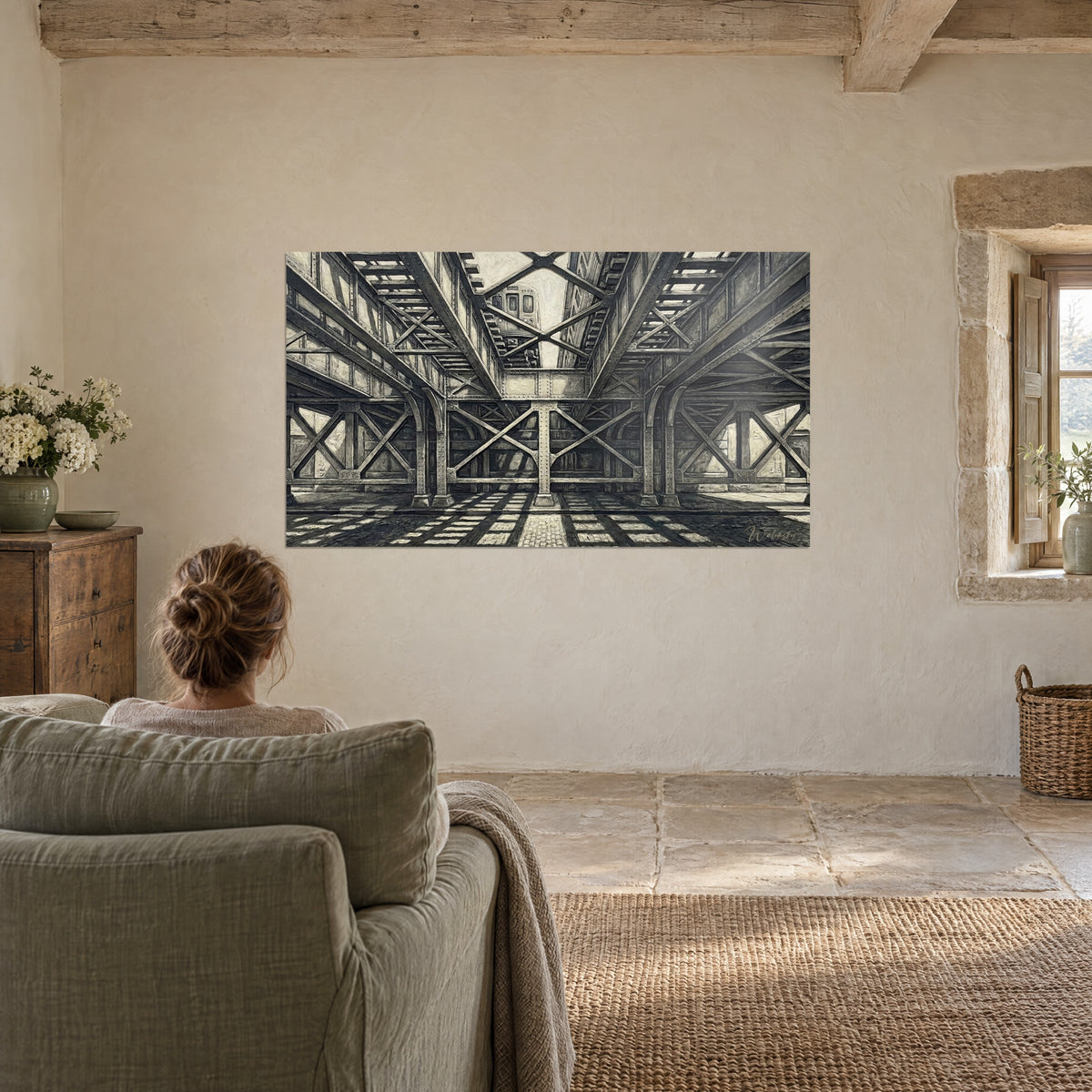 Tableau viaduc d'acier du Bronx, lames de lumière blanches sur le pavé, gris graphite et sable, face à un fauteuil de salon