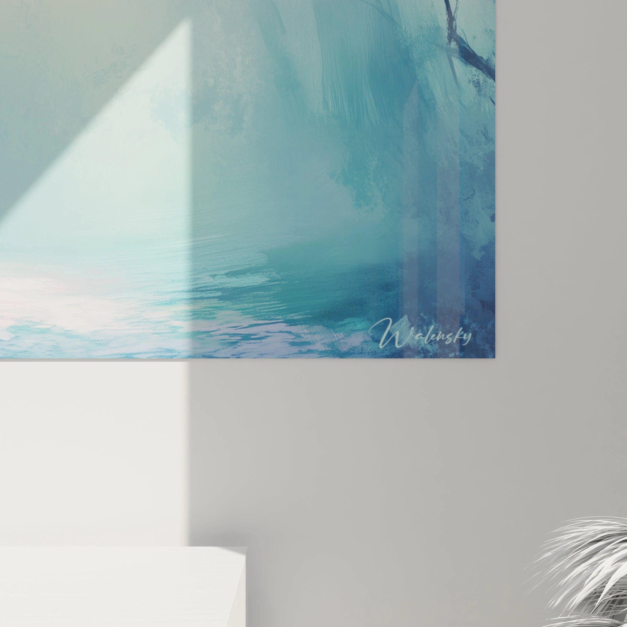 Un tableau forêt onirique présentant un passage entre deux rangées d'arbres dans une atmosphère bleutée. La composition symétrique est baignée d'une brume légère aux nuances violettes, avec un chemin lumineux et des textures douces évoquant un matin brumeux.
