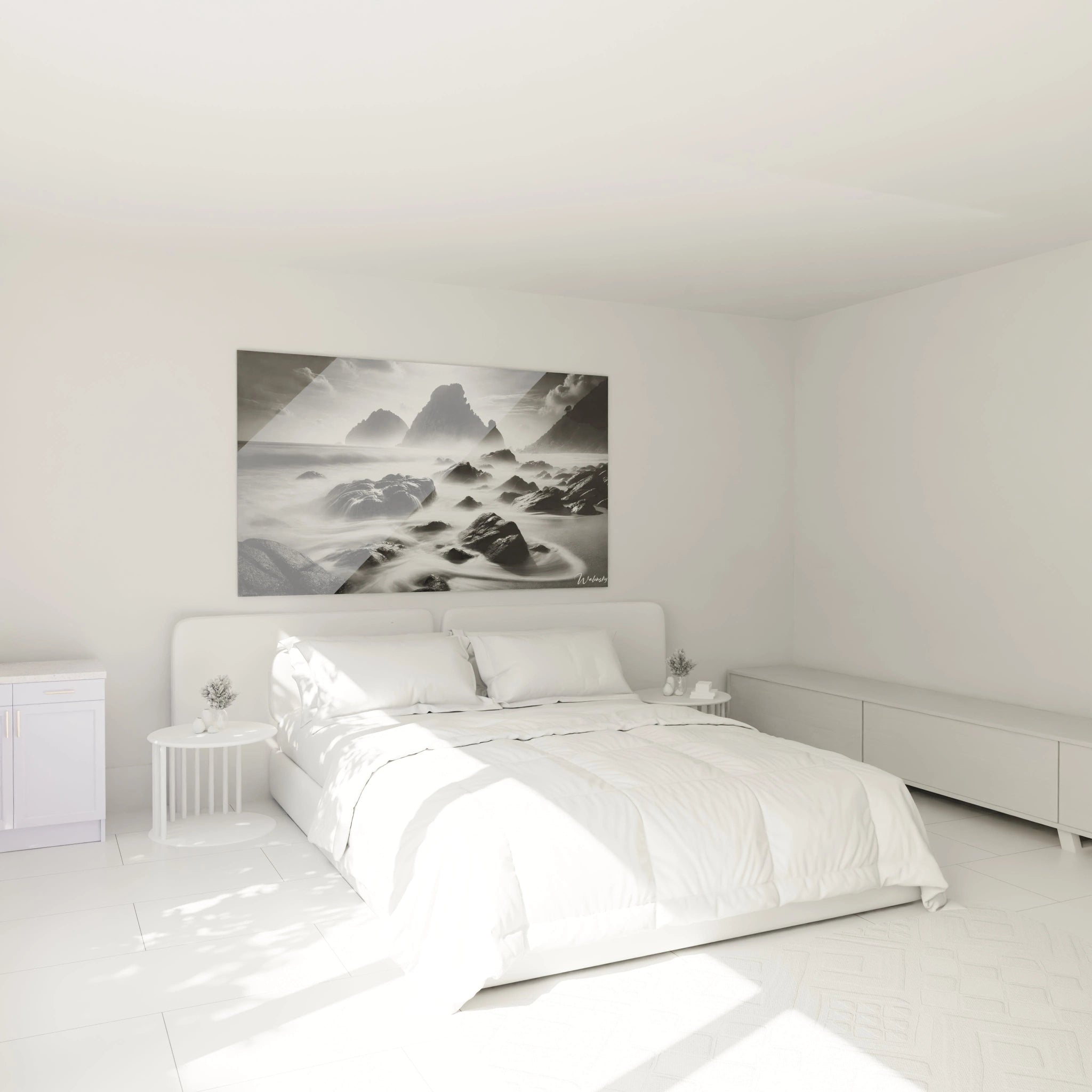 Tableau dans une chambre : au-dessus d'un lit, ce tableau noir et blanc sublime l'espace. Les vagues floues et les rochers imposants créent une ambiance apaisante, idéale pour une introspection nocturne.


