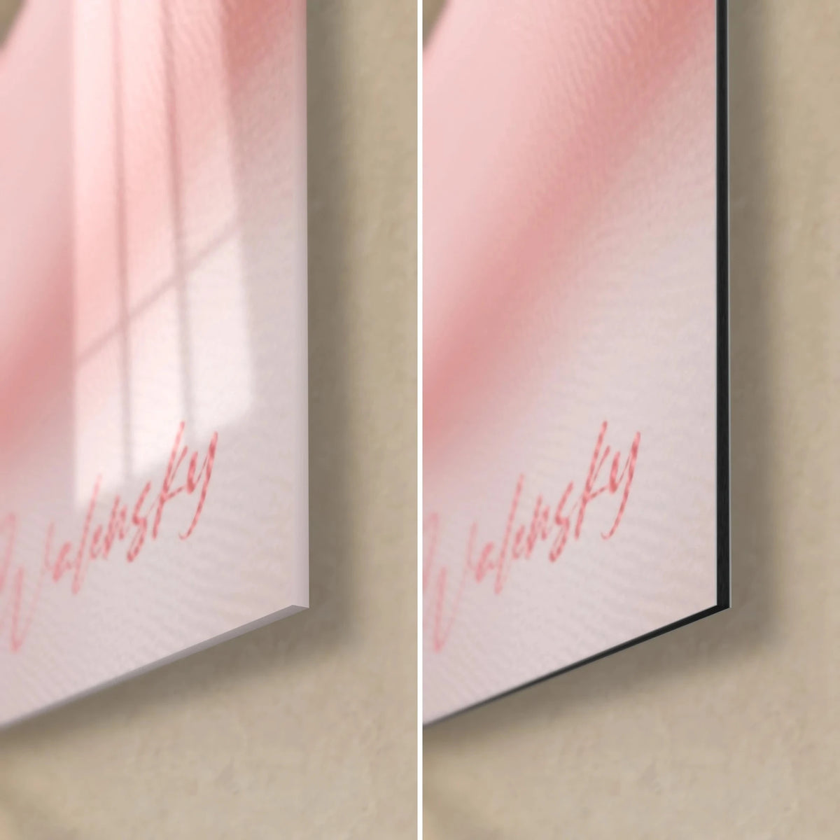 Quadro di tessuto malva e rosa pallido, angolo in basso a destra: vetro acrilico lucido a sinistra, alluminio Dibond opaco a destra