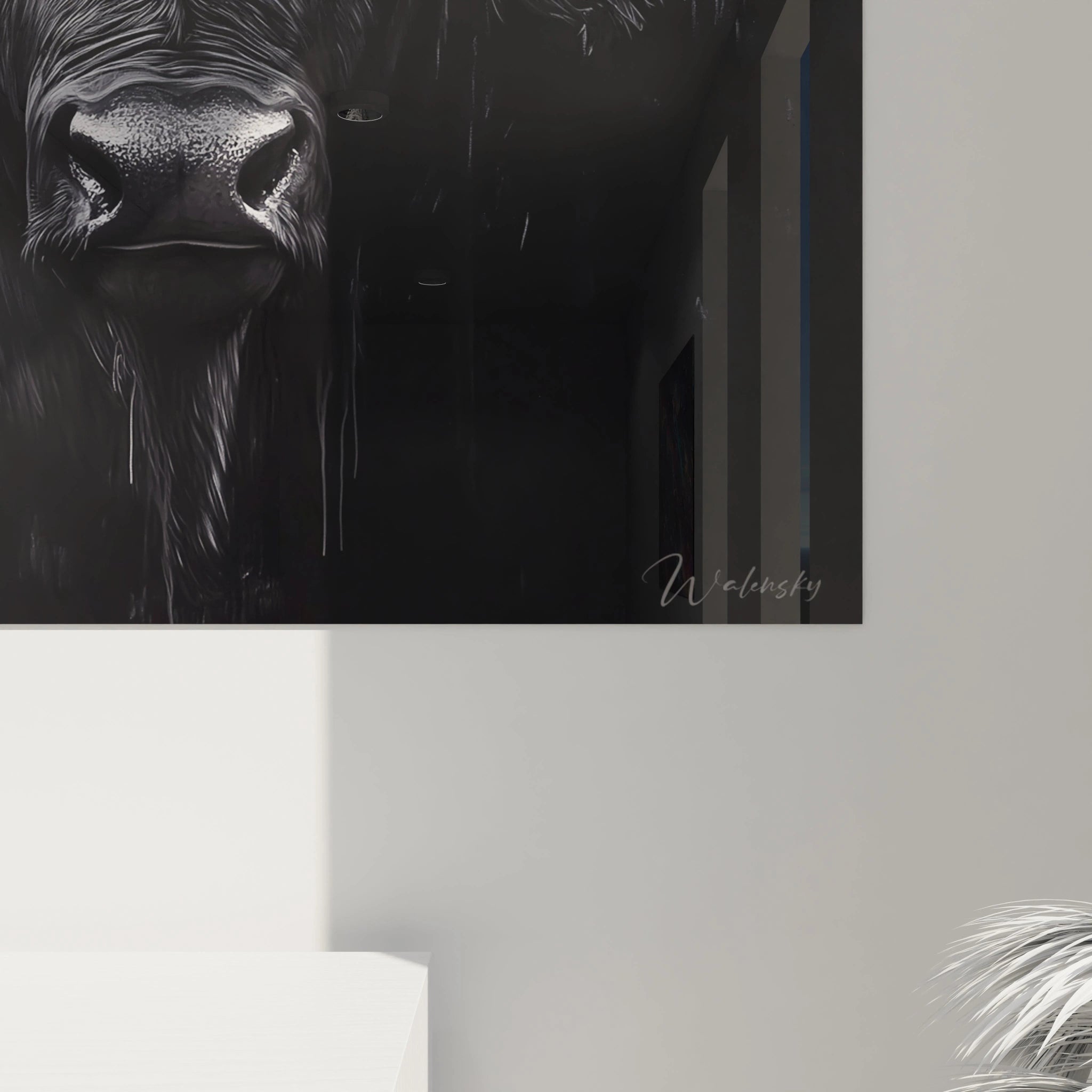 Tableau buffle Walensky en noir et blanc accroché sur un mur blanc moderne