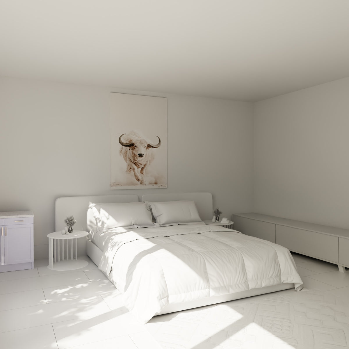 Course animale ivoire et brune saisie en plein élan, au-dessus d'un lit dans une chambre claire