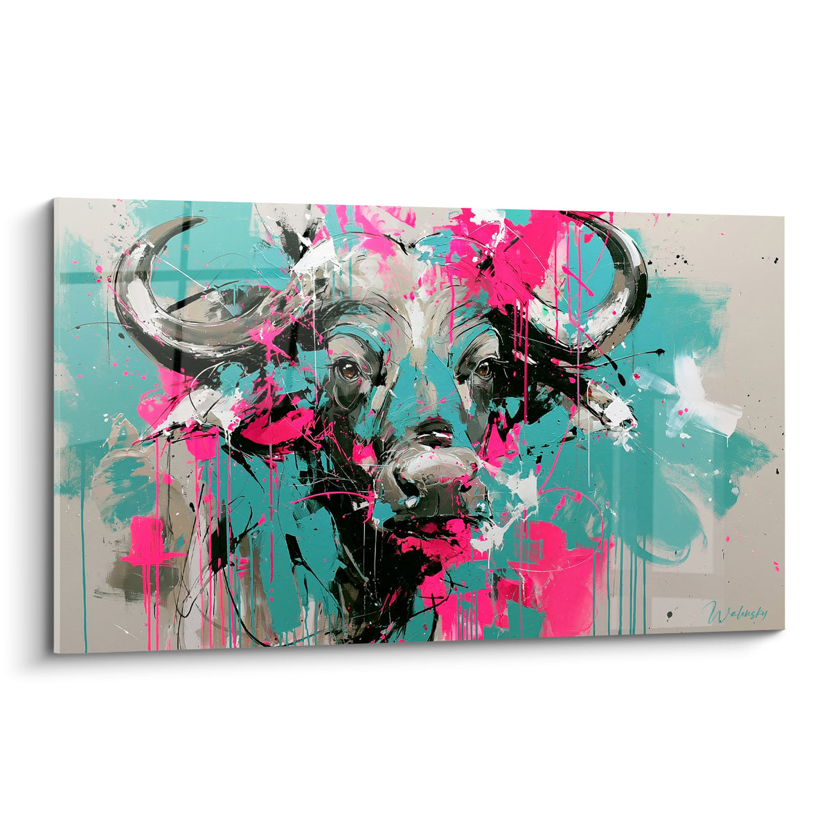Buffle au pelage gris texturé, éclaboussures turquoise et rose fuchsia sur fond beige, regard intense frontal