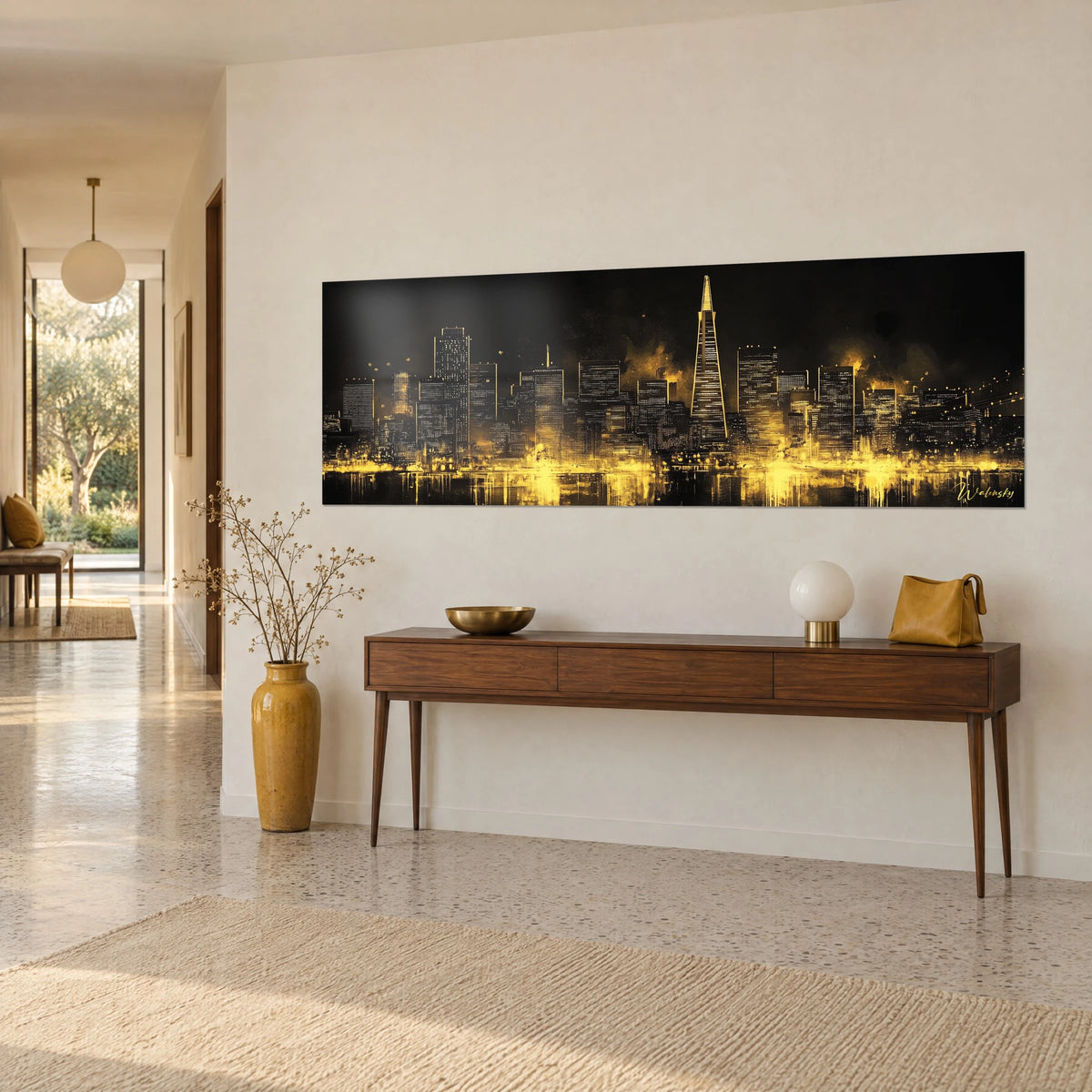 Cuadro skyline de San Francisco en oro y negro, aguja luminosa y reflejos líquidos, vista de tres cuartos sobre una consola de madera