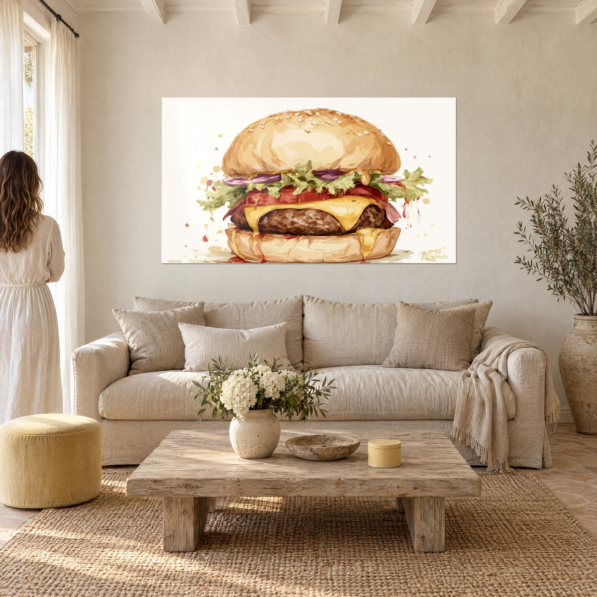 Πίνακας χρυσό cheeseburger με πράσινη σαλάτα και κόκκινη ντομάτα, πάνω από καναπέ σε φωτεινό σαλόνι