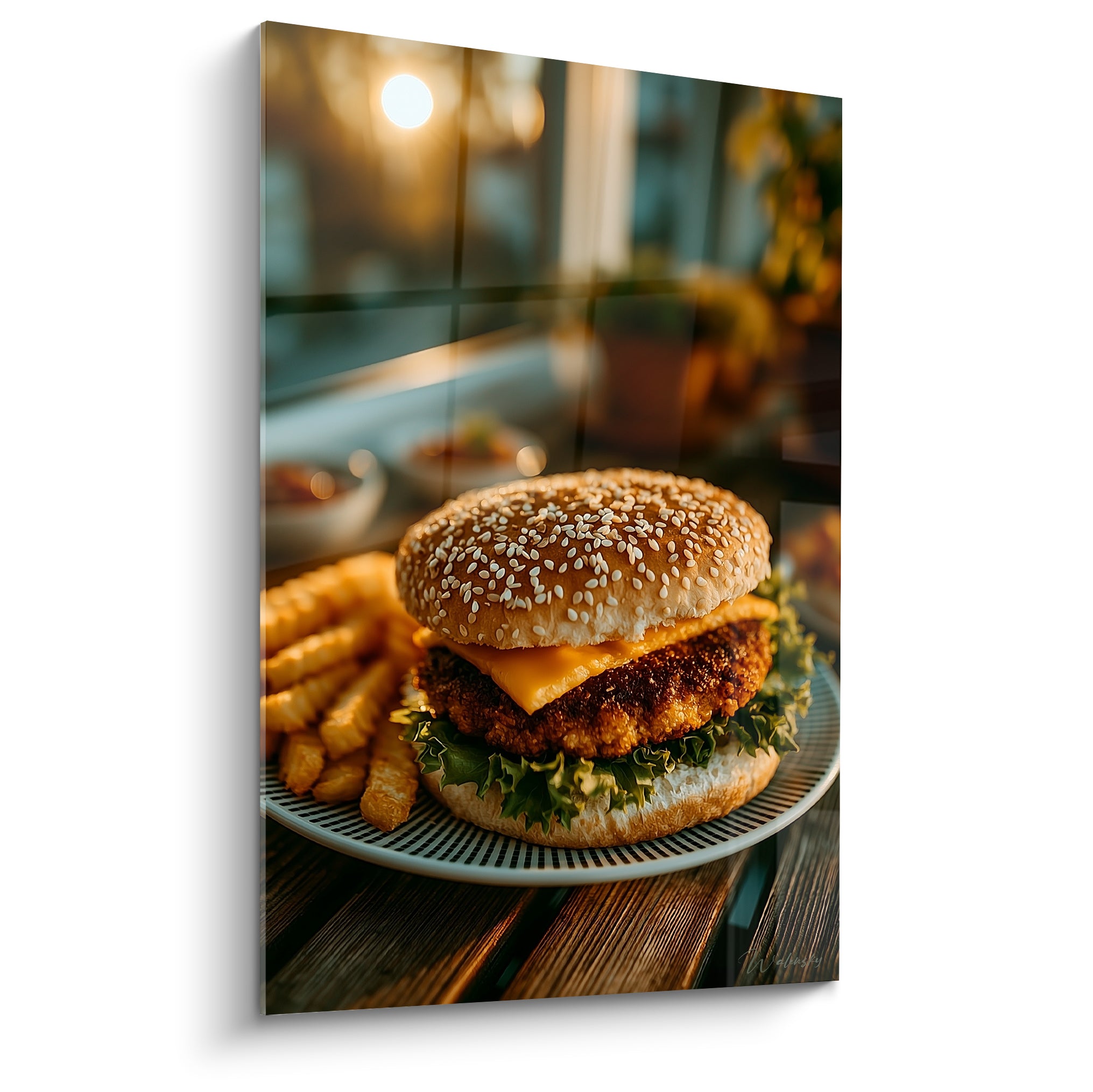 Burger doré aux graines de sésame et fromage fondu, servi avec frites croustillantes sur assiette blanche